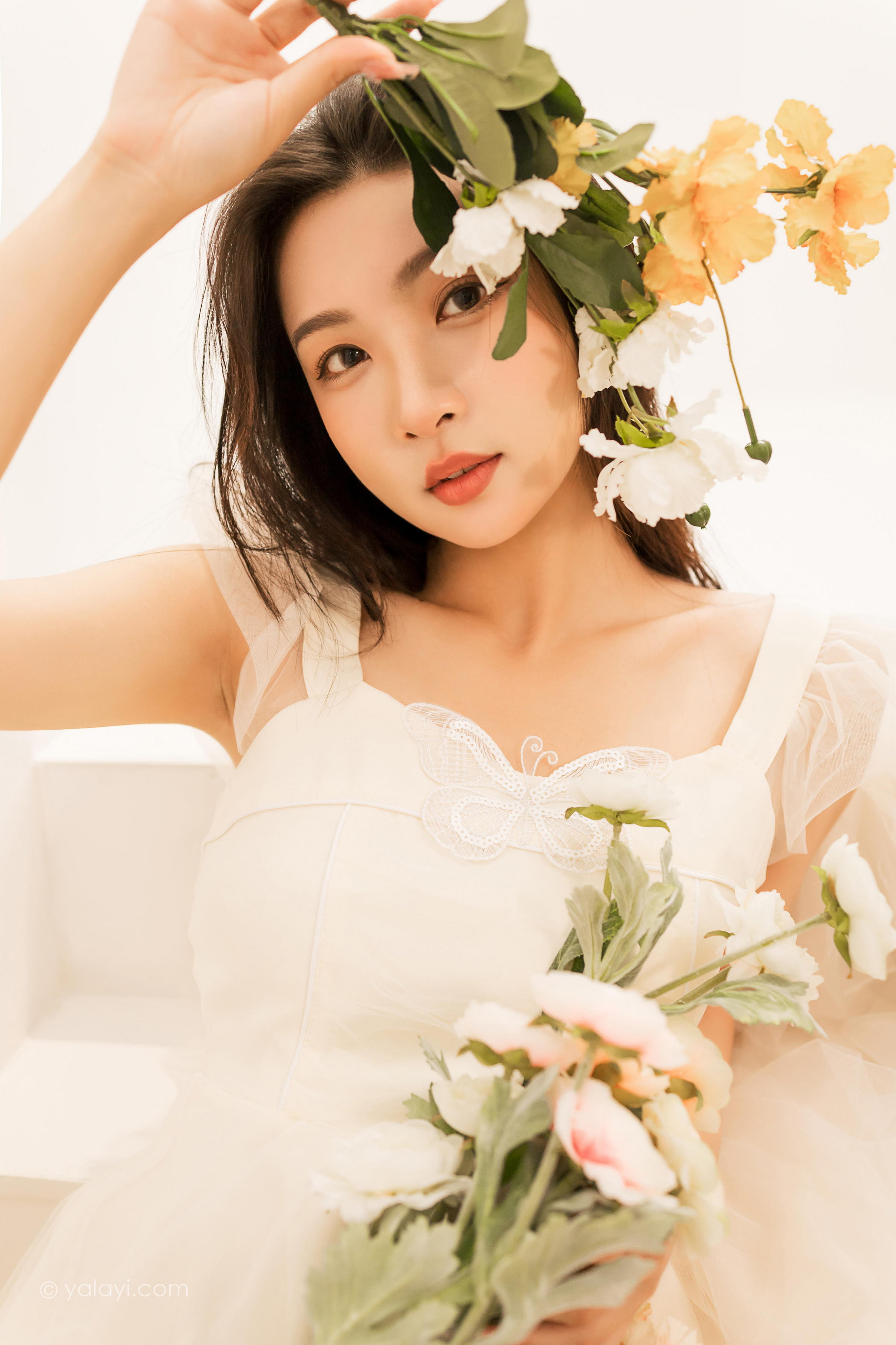 [YALAYI雅拉伊]2022.05.25 你别太迷人 徐小云 白色连衣裙居家清纯写真集第14张