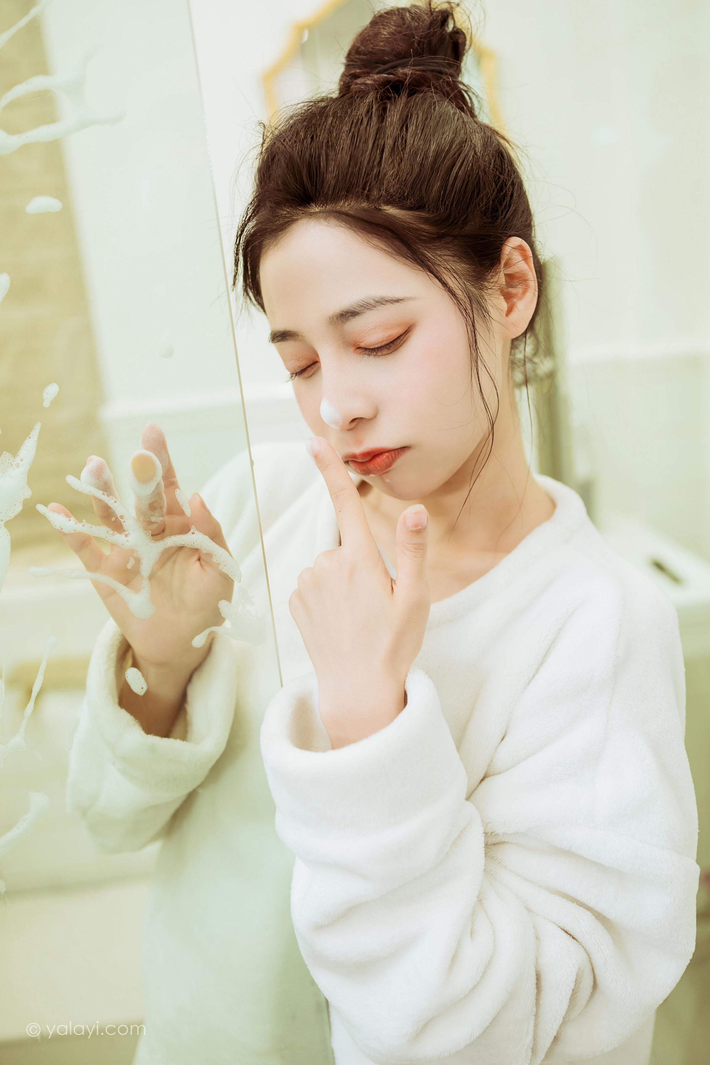 [YALAYI雅拉伊]2022.03.02 恋爱日常 诗咏 白色连身毛衣居家清纯写真集第14张