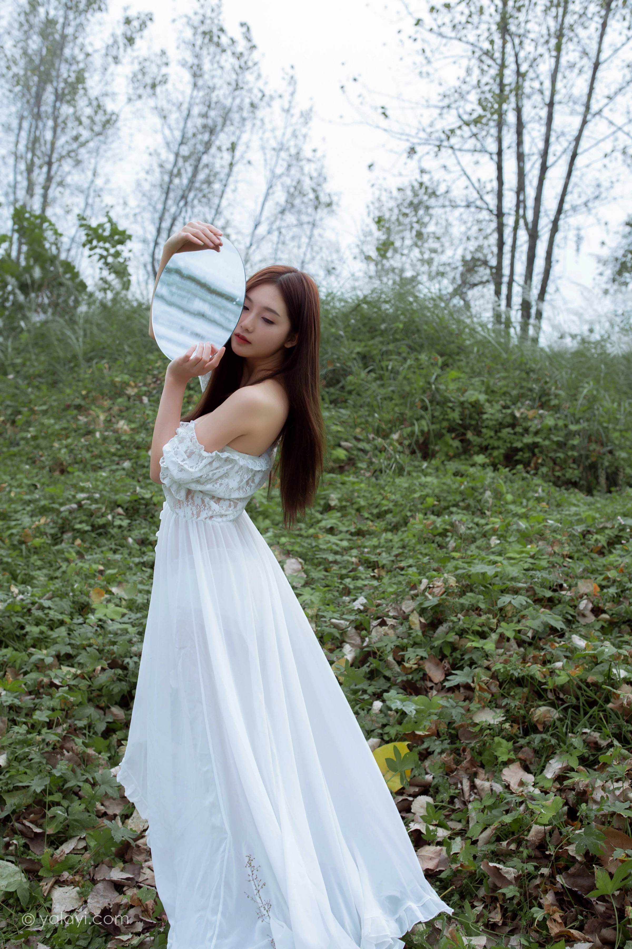 [YALAYI雅拉伊]NO.726 《找自己》 徐徐 白色抹胸蕾丝连衣裙加透视情趣内衣性感私房写真集第3张