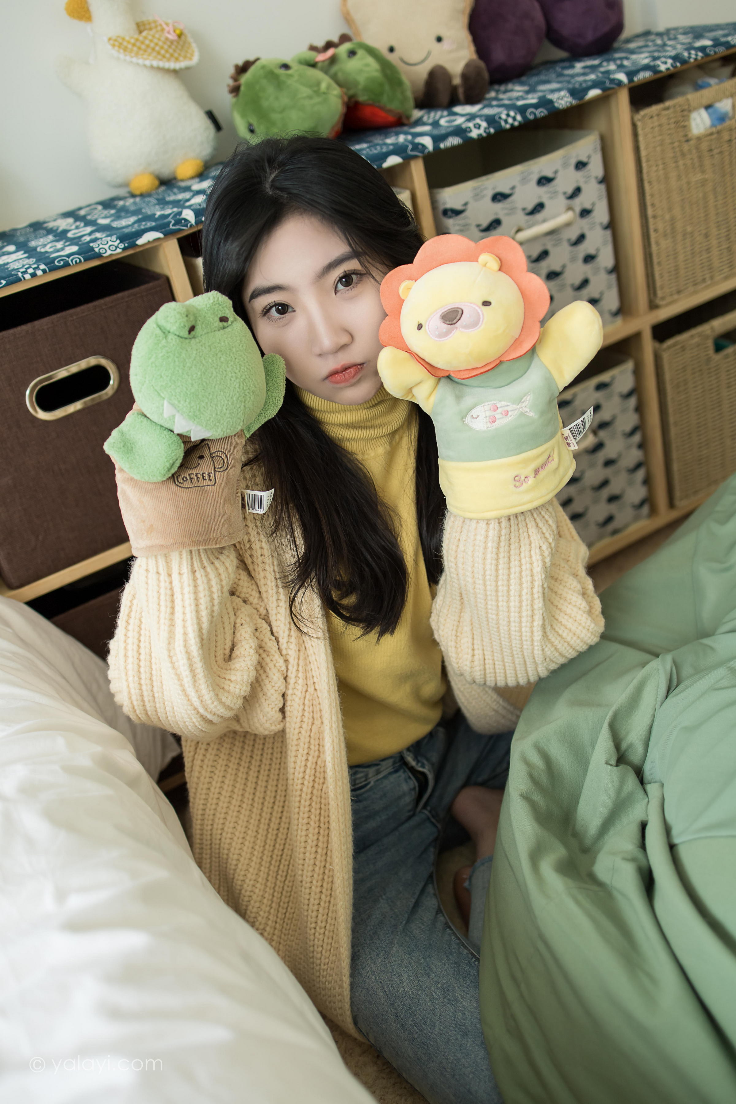 [YALAYI雅拉伊]2022.03.04 玉兰花 小乔 黄色毛衣加紧身牛仔裤居家清纯写真集第4张