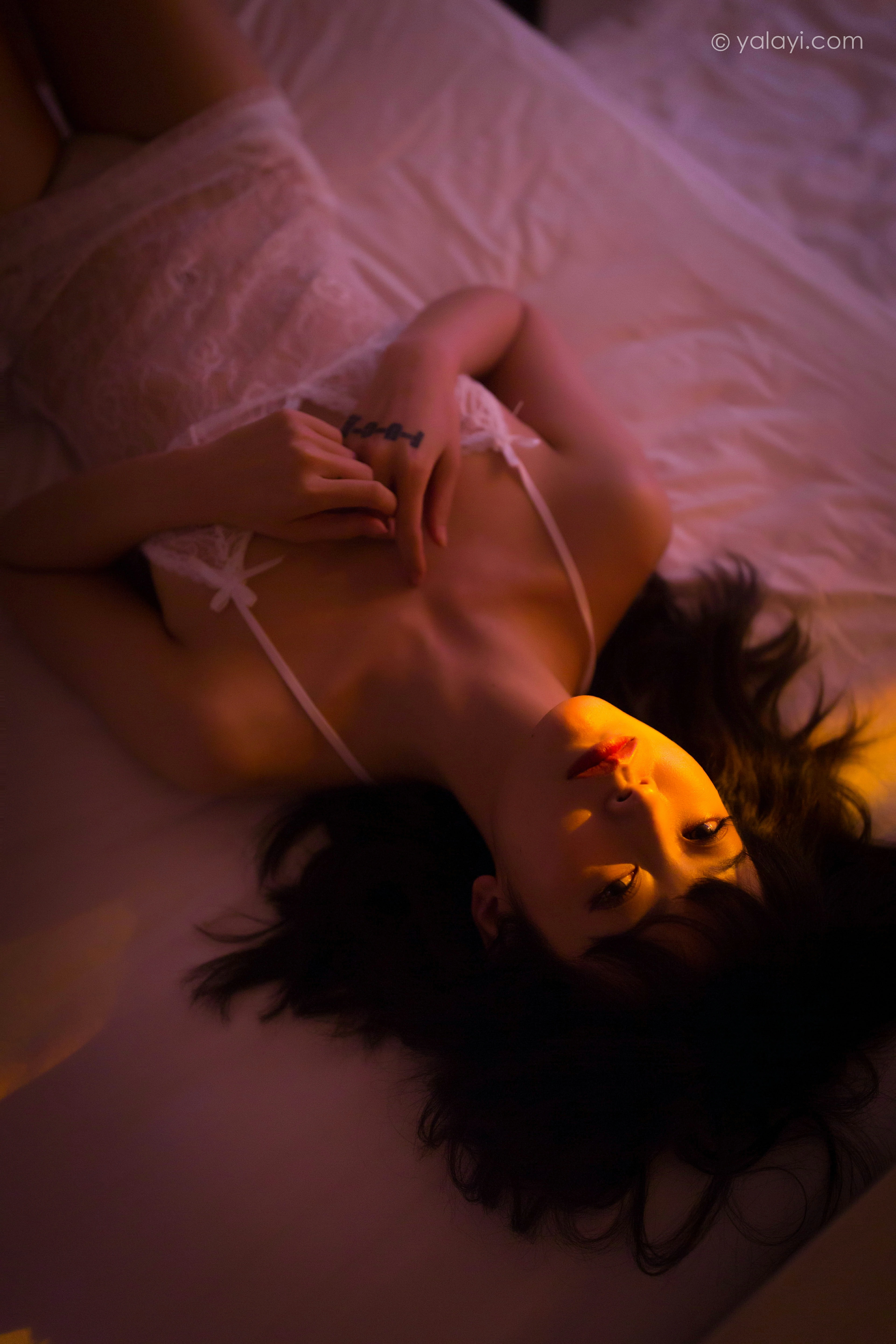 [YALAYI雅拉伊]NO.779 凝想之痕 臻儿 白色透视情趣蕾丝内衣性感私房写真集第15张