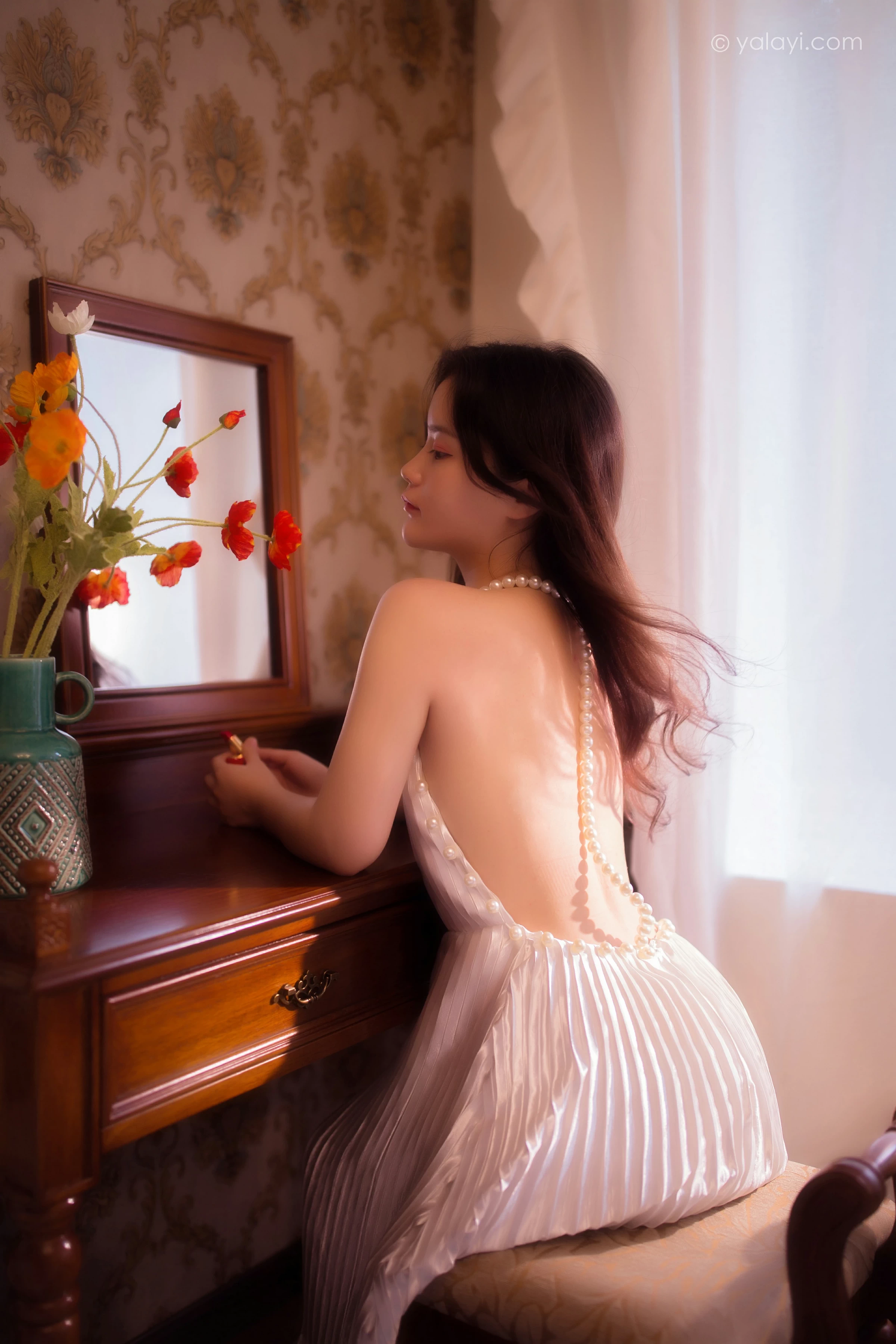 [YALAYI雅拉伊]NO.675 《月亮公主》 珍珠 白色吊脖裸背连衣裙性感私房写真集第5张