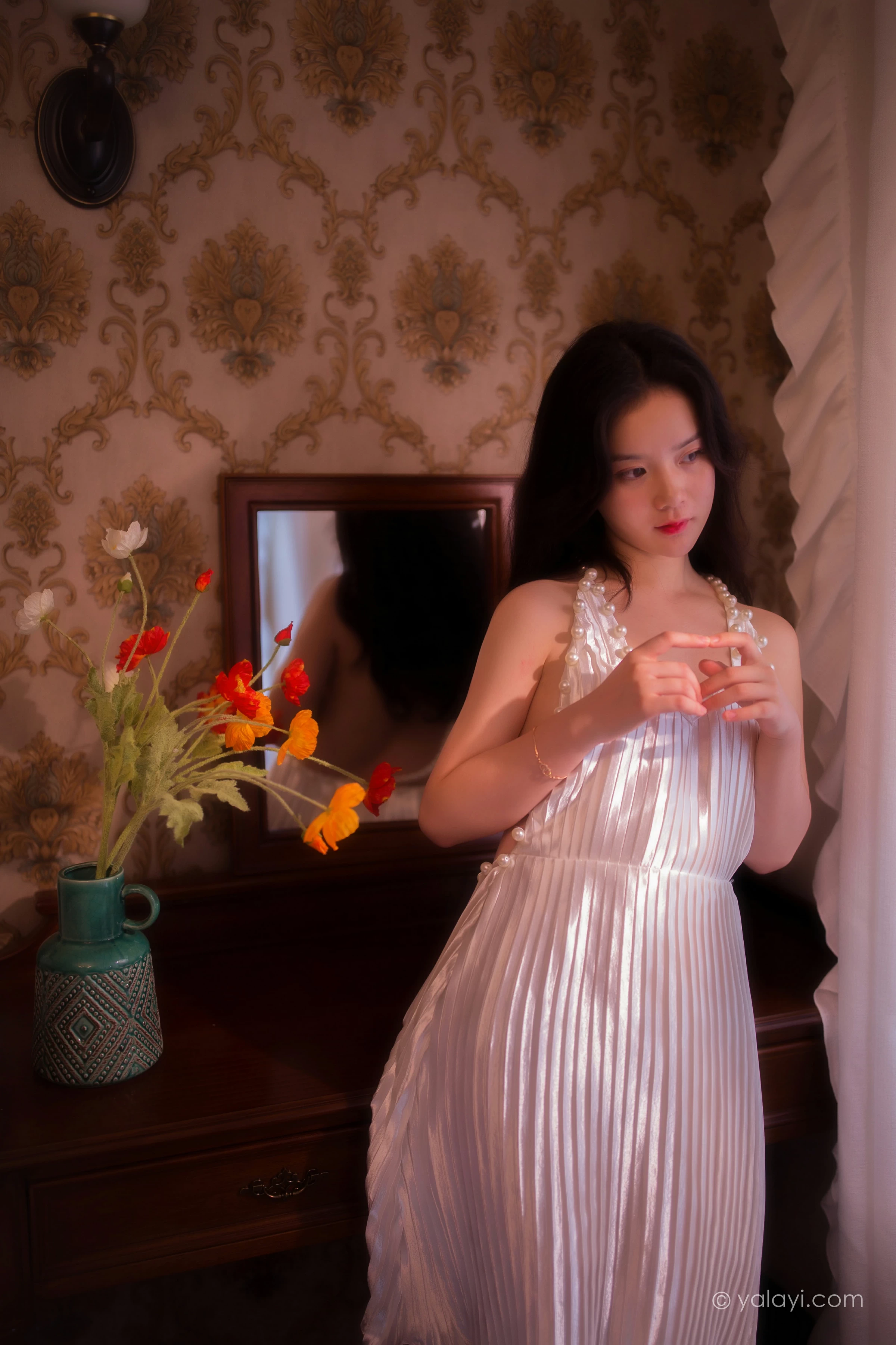 [YALAYI雅拉伊]NO.675 《月亮公主》 珍珠 白色吊脖裸背连衣裙性感私房写真集第7张