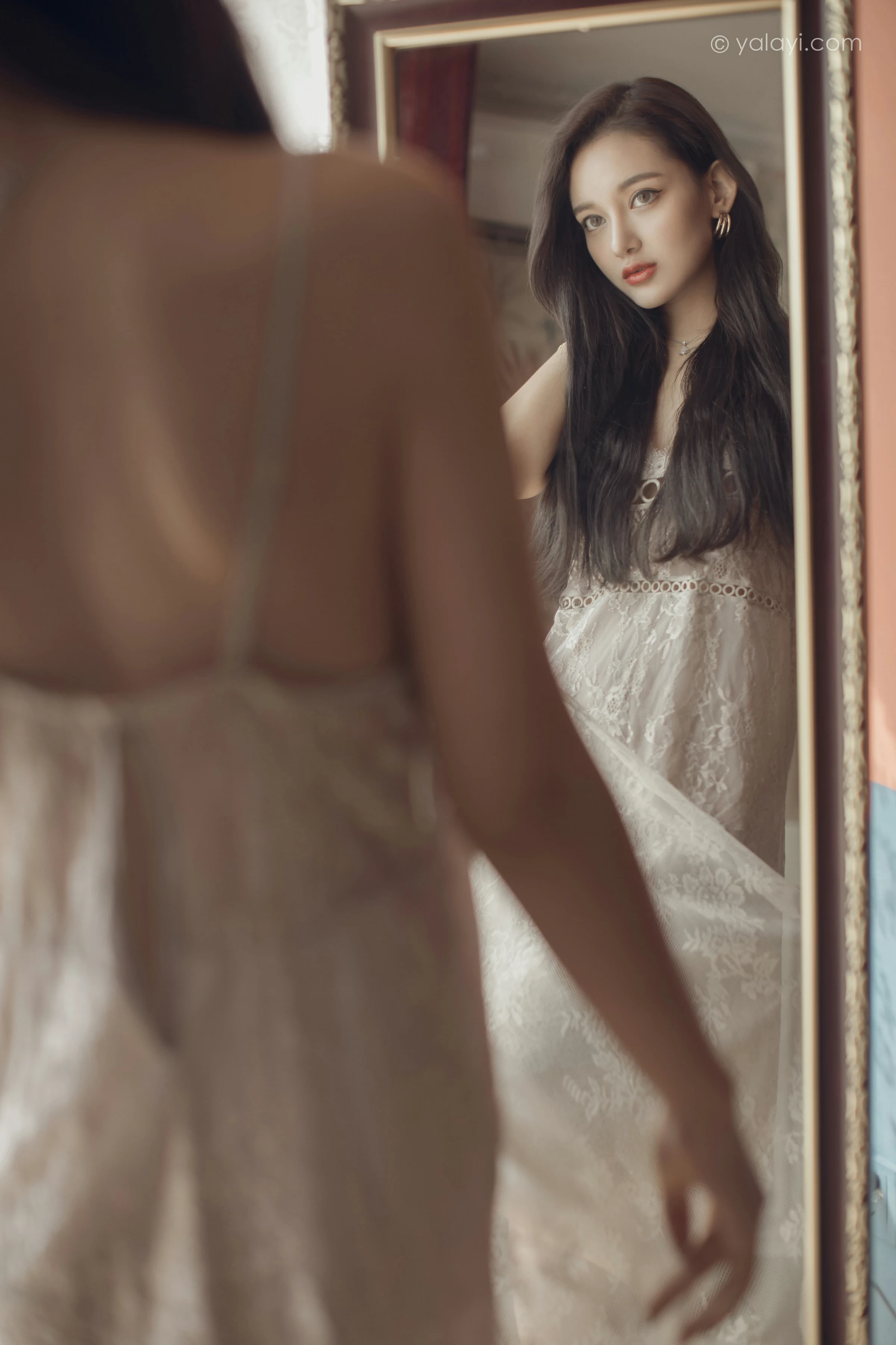[YALAYI雅拉伊]NO.665 《无问》 刘子炀 白色透视蕾丝连衣裙性感私房写真集第5张