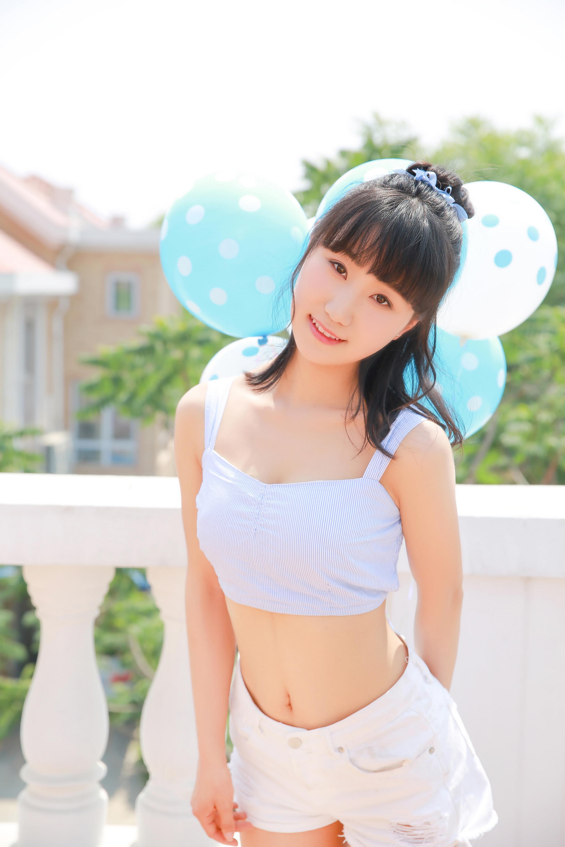 [YALAYI雅拉伊]2022.06.28 青春时光 阳光少女 白色短裤加小背心与粉色吊带蕾丝舞蹈裙清纯写真集第4张