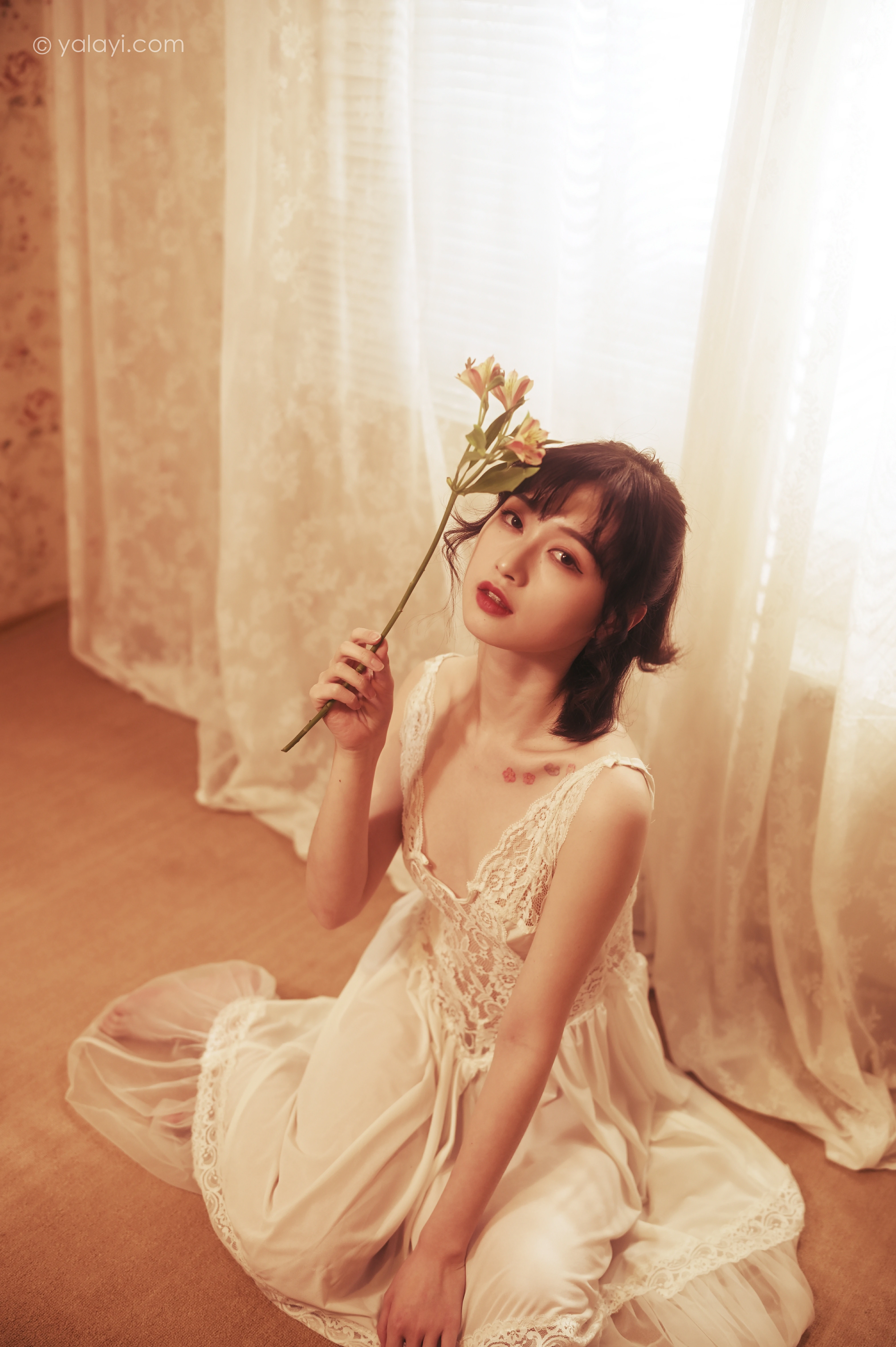 [YALAYI雅拉伊]NO.780 也曾优雅 京京 白色透视蕾丝连衣裙性感写真集第14张