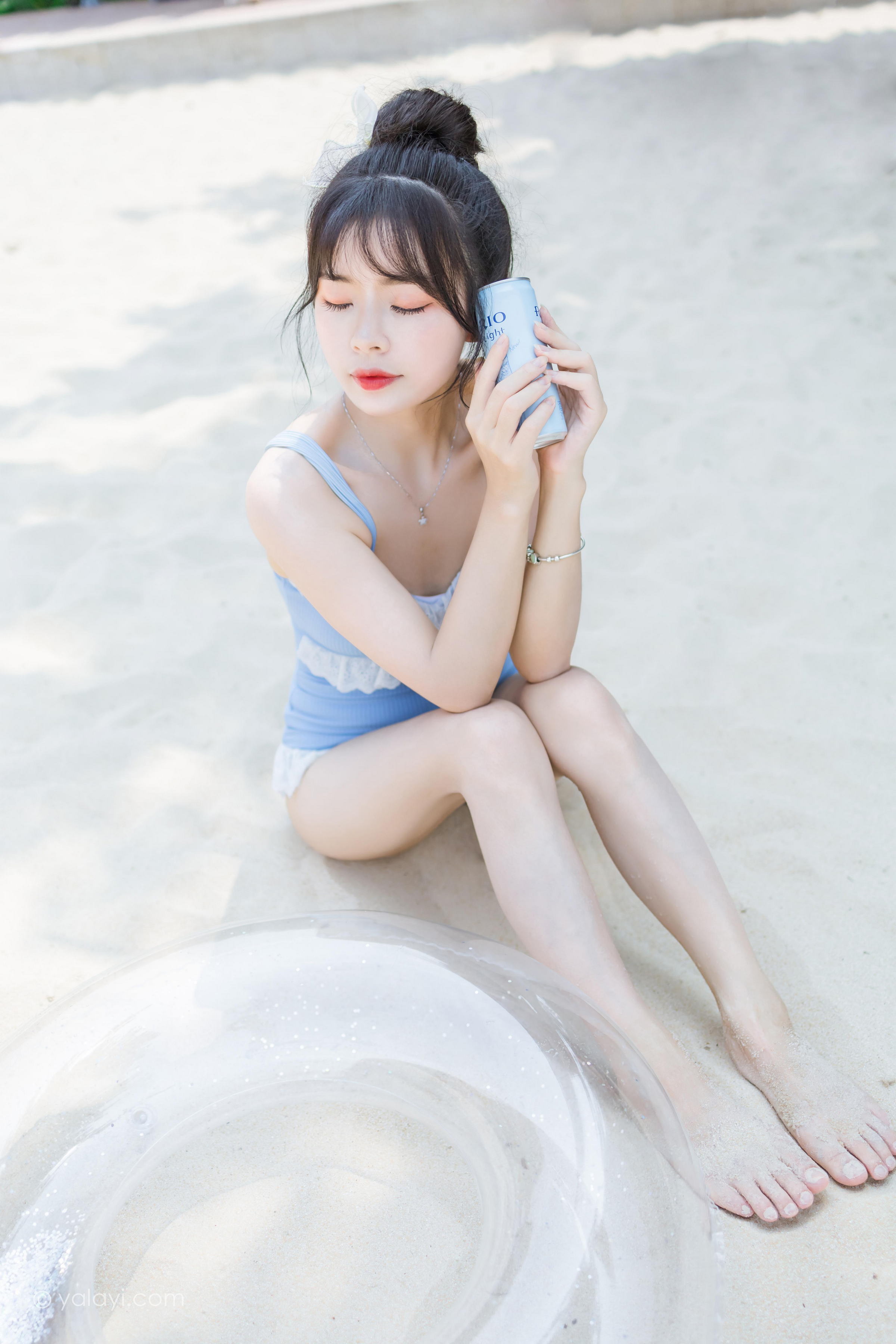 [YALAYI雅拉伊]2022.10.11 假日阳光 程小蝶 蓝色连体比基尼泳装性感写真集第11张