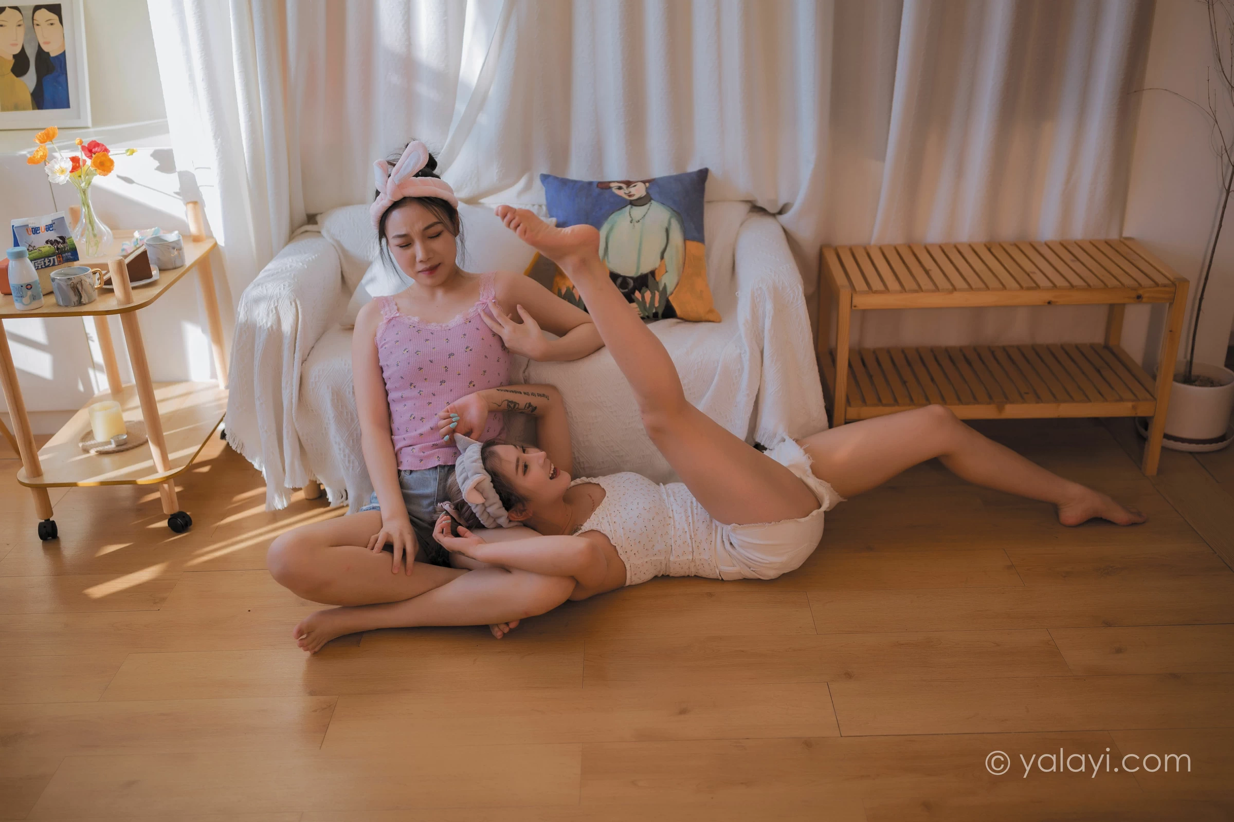 [YALAYI雅拉伊]NO.728 《另一个我》 左木 梦涵 性感小背心加短裤居家私房写真集第11张