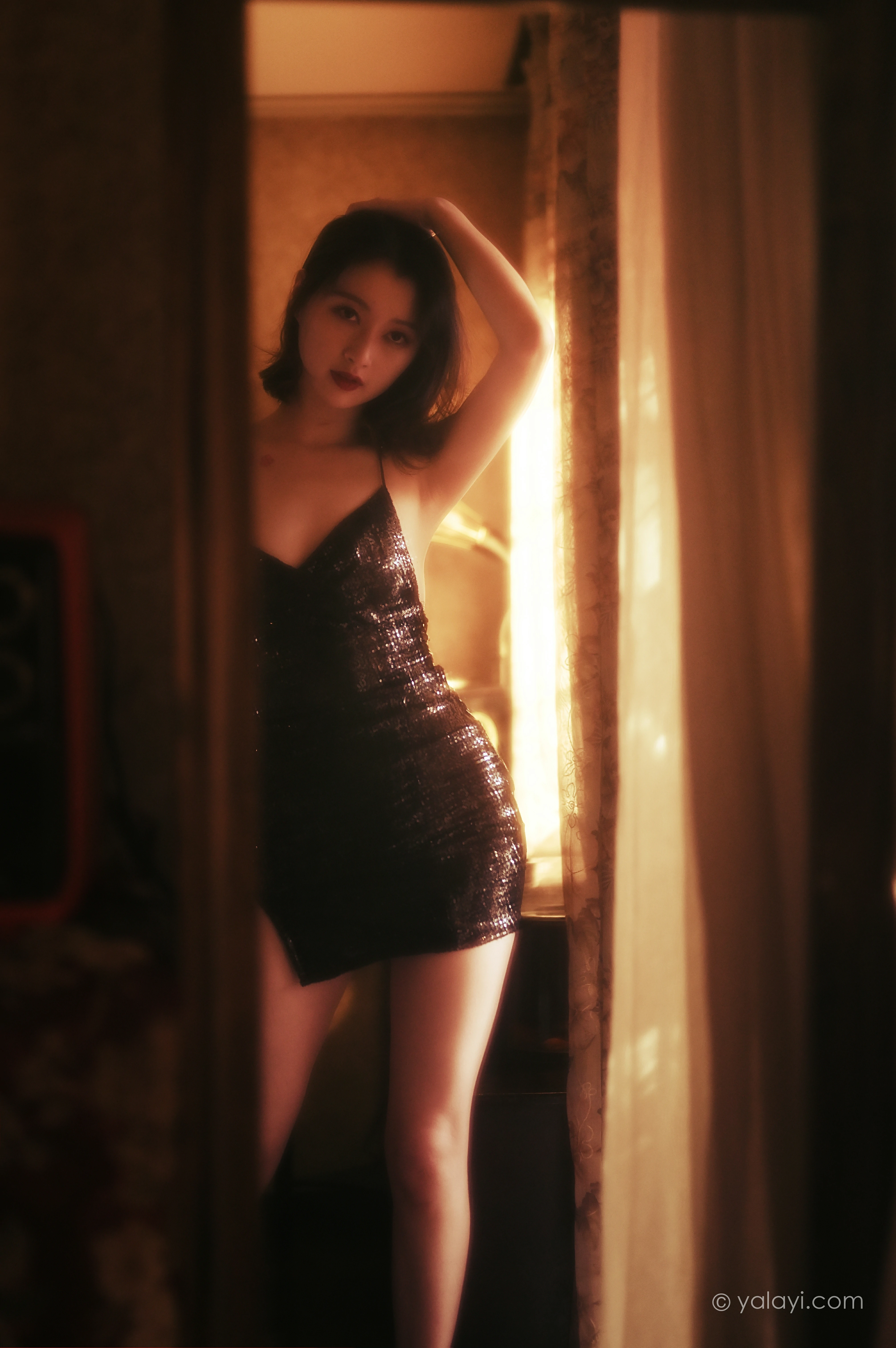 [YALAYI雅拉伊]NO.756 流金岁月 京京 黑色紧身吊带裸背连衣裙性感写真集第7张
