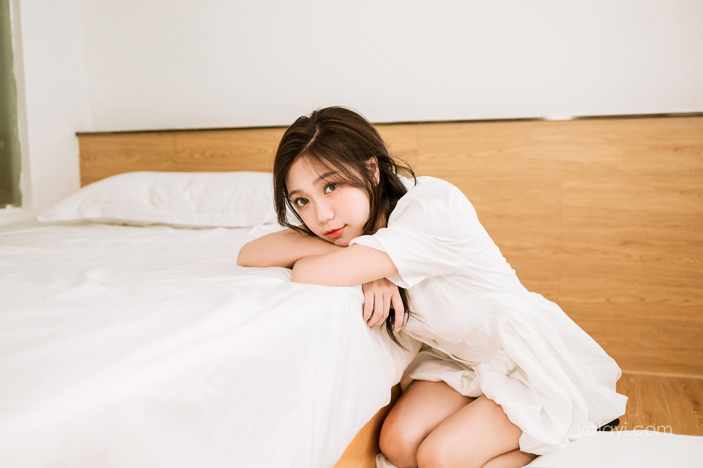 [YALAYI雅拉伊]2022.07.01 好美丽 梓瑶 白色连衣裙居家清纯写真集第7张