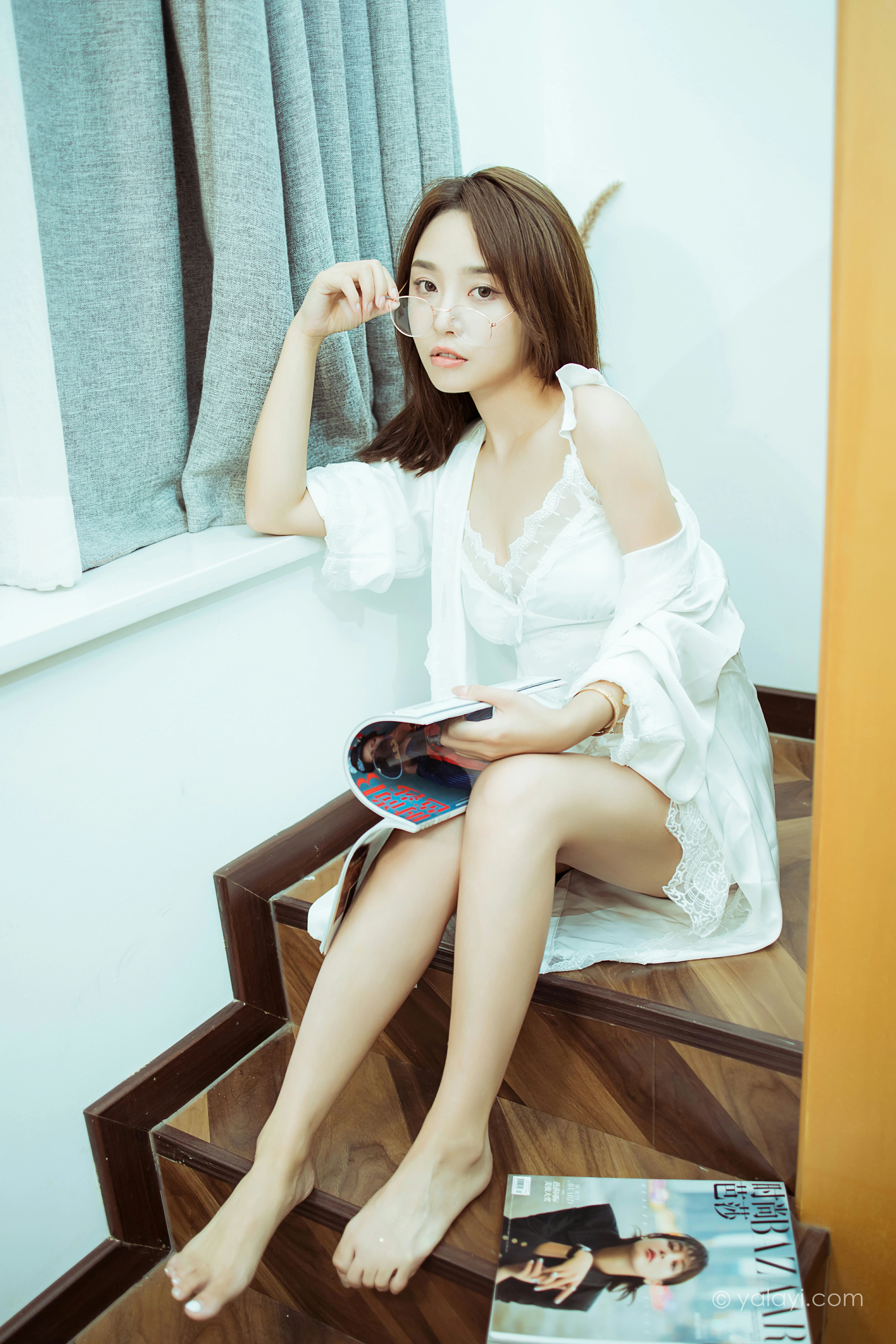[YALAYI雅拉伊]NO.815 任逍遥 雪儿 白色睡衣加蕾丝内衣性感私房写真集第3张
