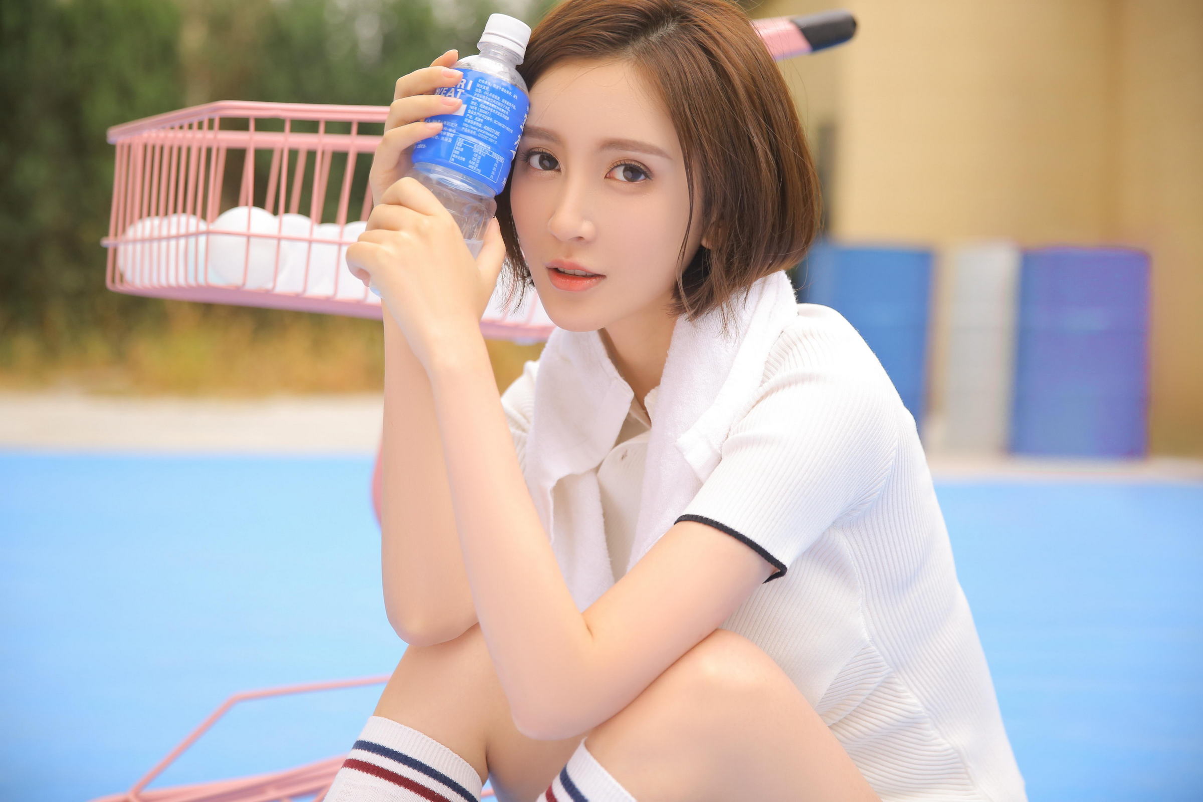 [YALAYI雅拉伊]2022.04.25 活力四射 青春靓女性感小背心加白色镂空短裤私房写真集第3张