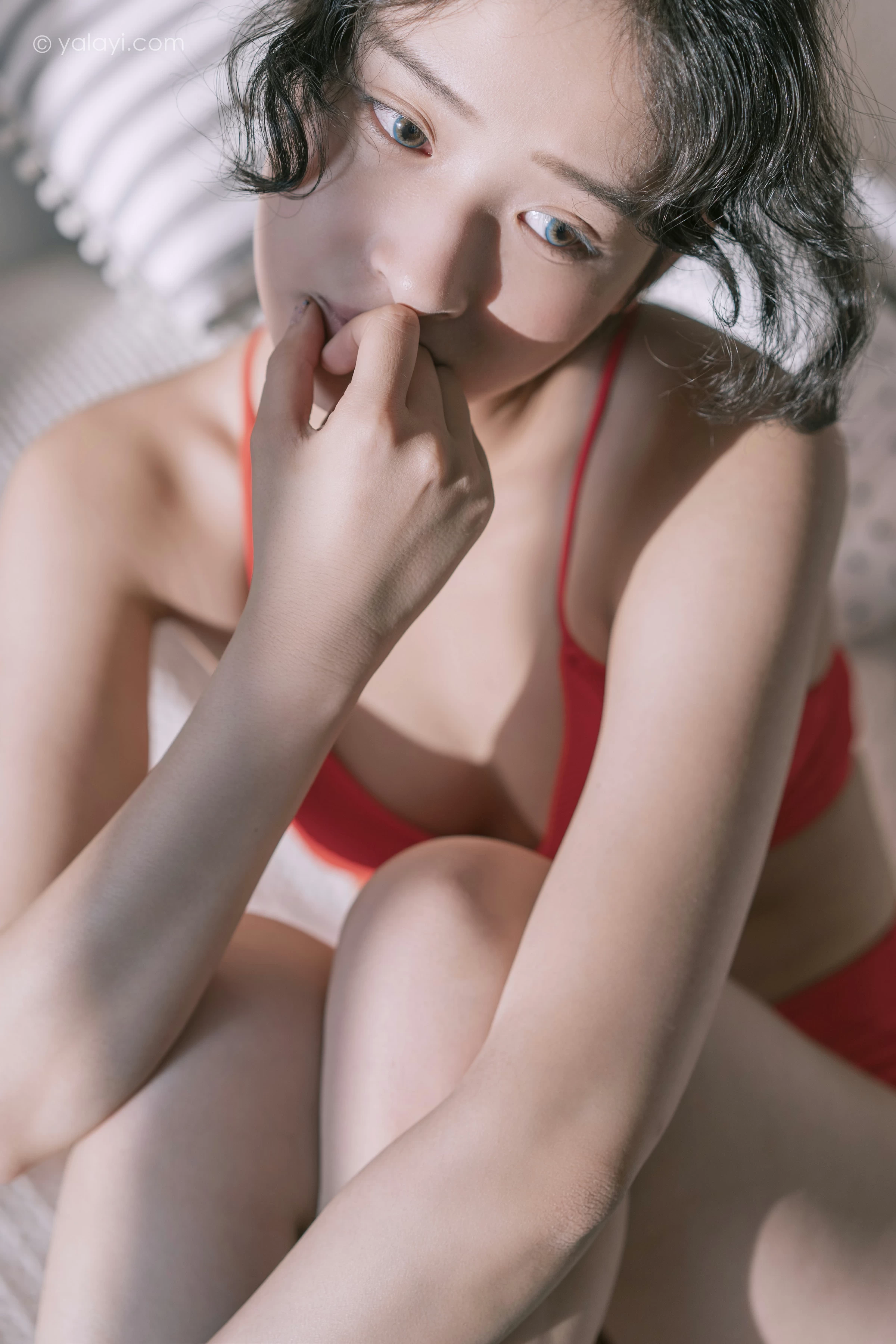 [YALAYI雅拉伊]NO.666 《太委屈》 西子 红色内衣居家私房写真集第3张
