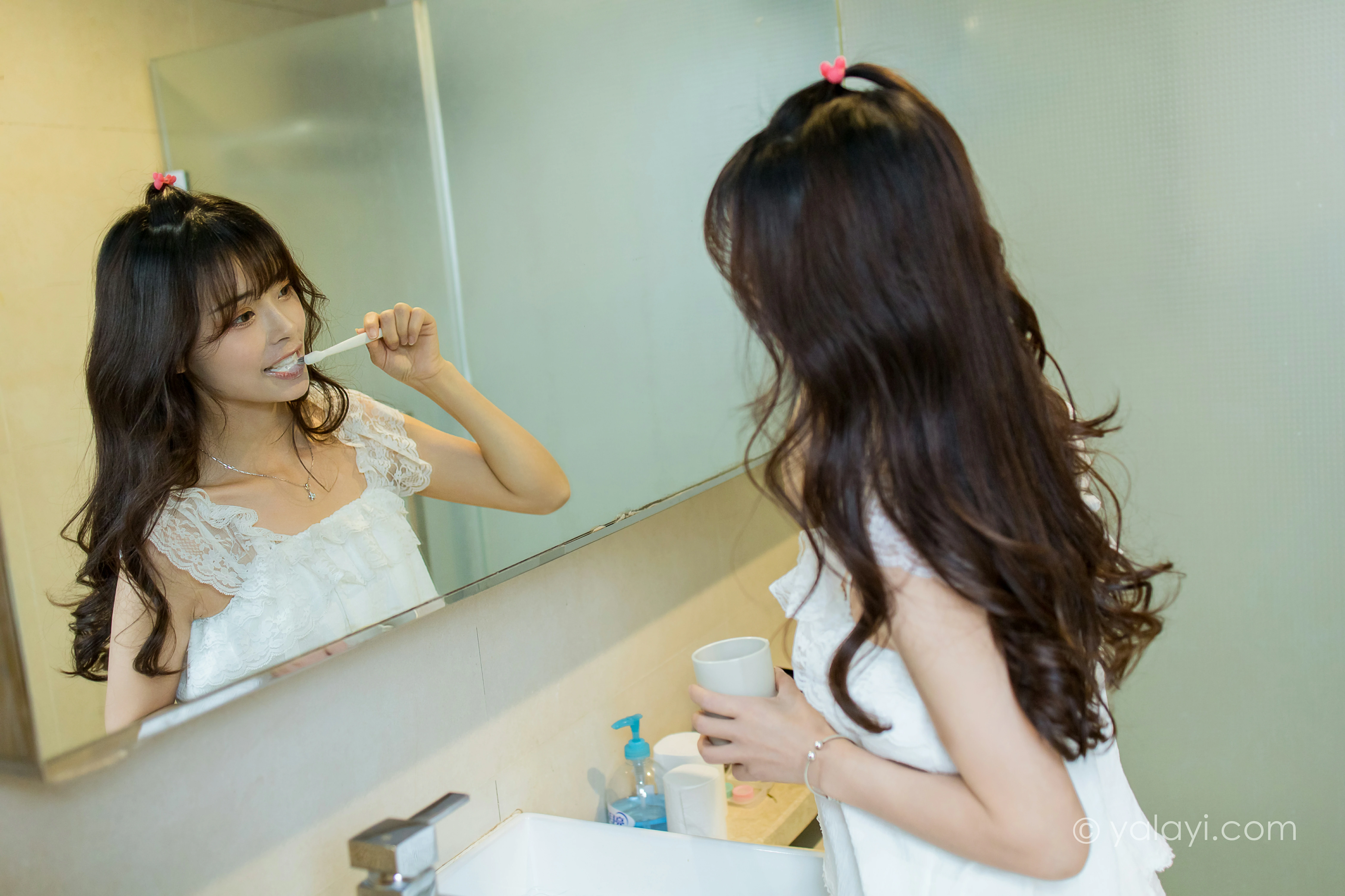 [YALAYI雅拉伊]NO.786 美好时光 程小蝶 白色蕾丝睡衣加短裤性感私房写真集第5张