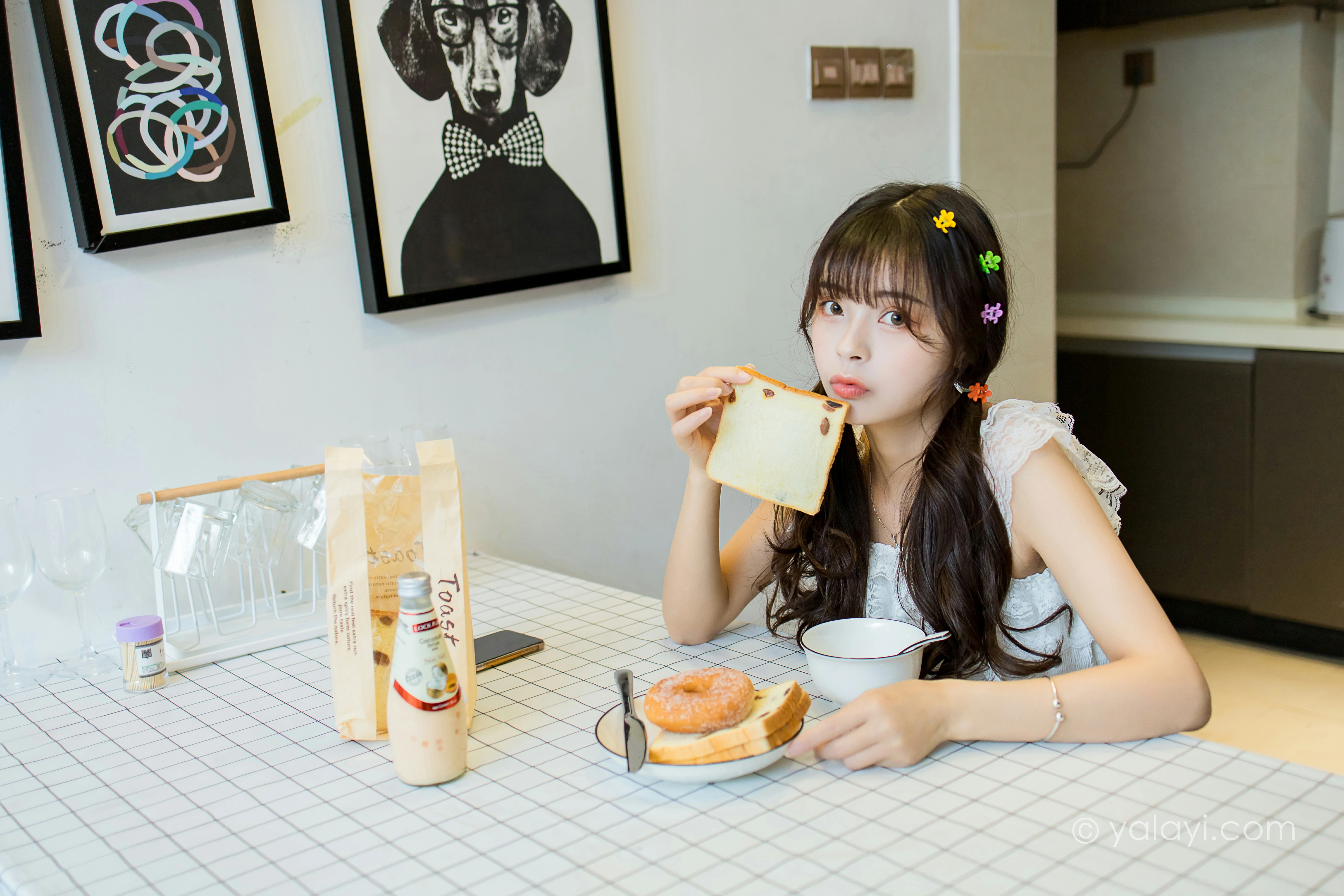 [YALAYI雅拉伊]NO.786 美好时光 程小蝶 白色蕾丝睡衣加短裤性感私房写真集第8张