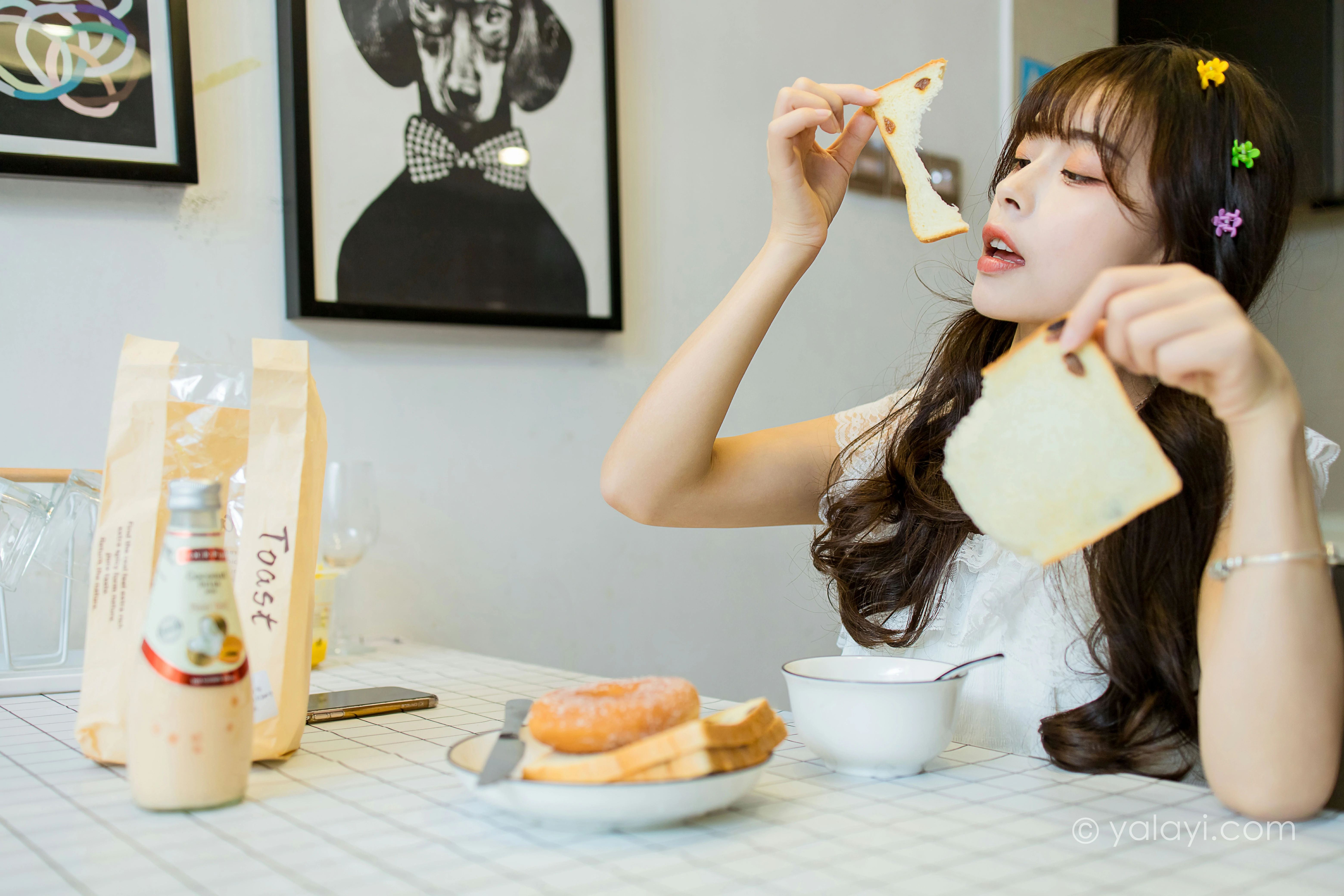 [YALAYI雅拉伊]NO.786 美好时光 程小蝶 白色蕾丝睡衣加短裤性感私房写真集第11张