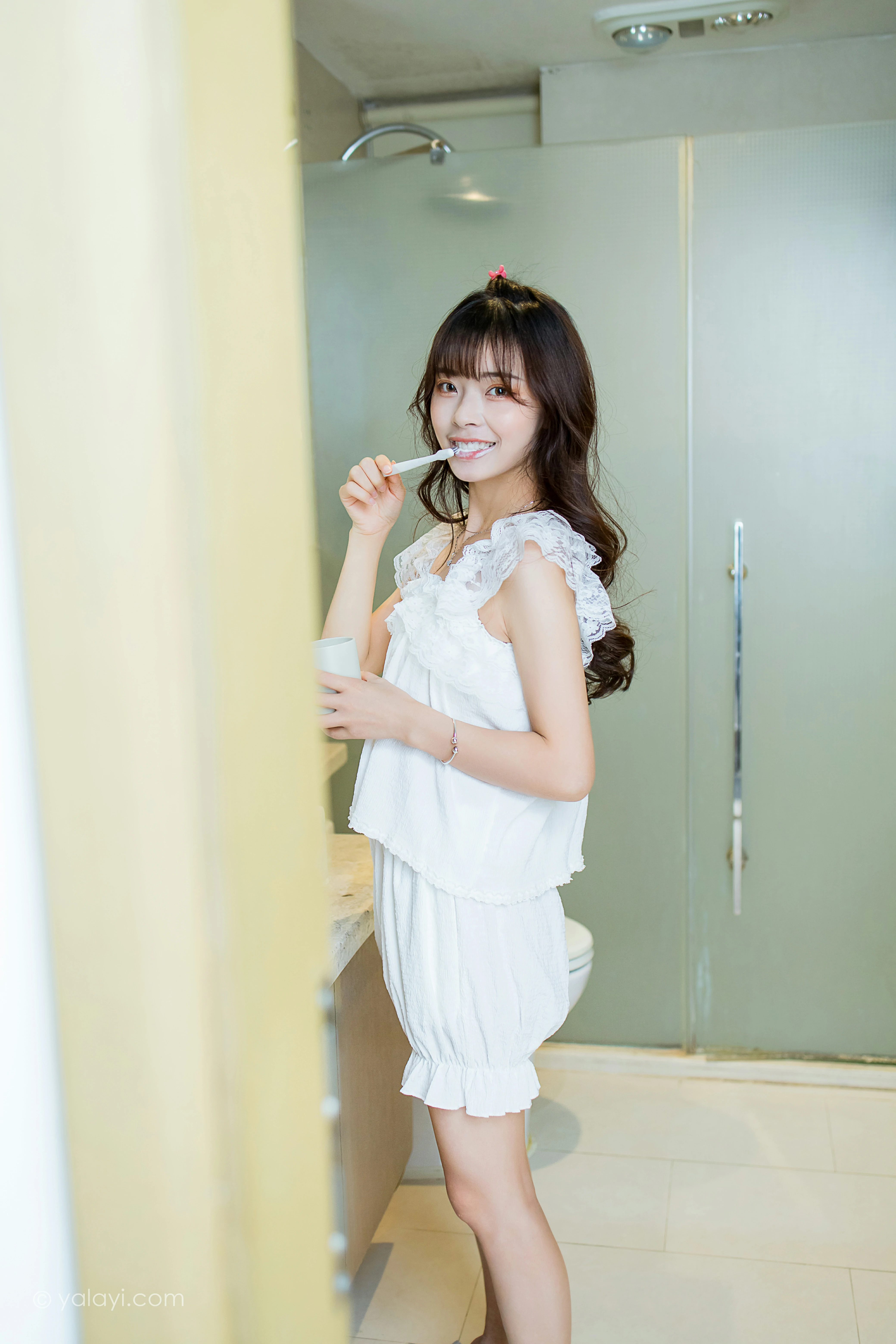 [YALAYI雅拉伊]NO.786 美好时光 程小蝶 白色蕾丝睡衣加短裤性感私房写真集第15张