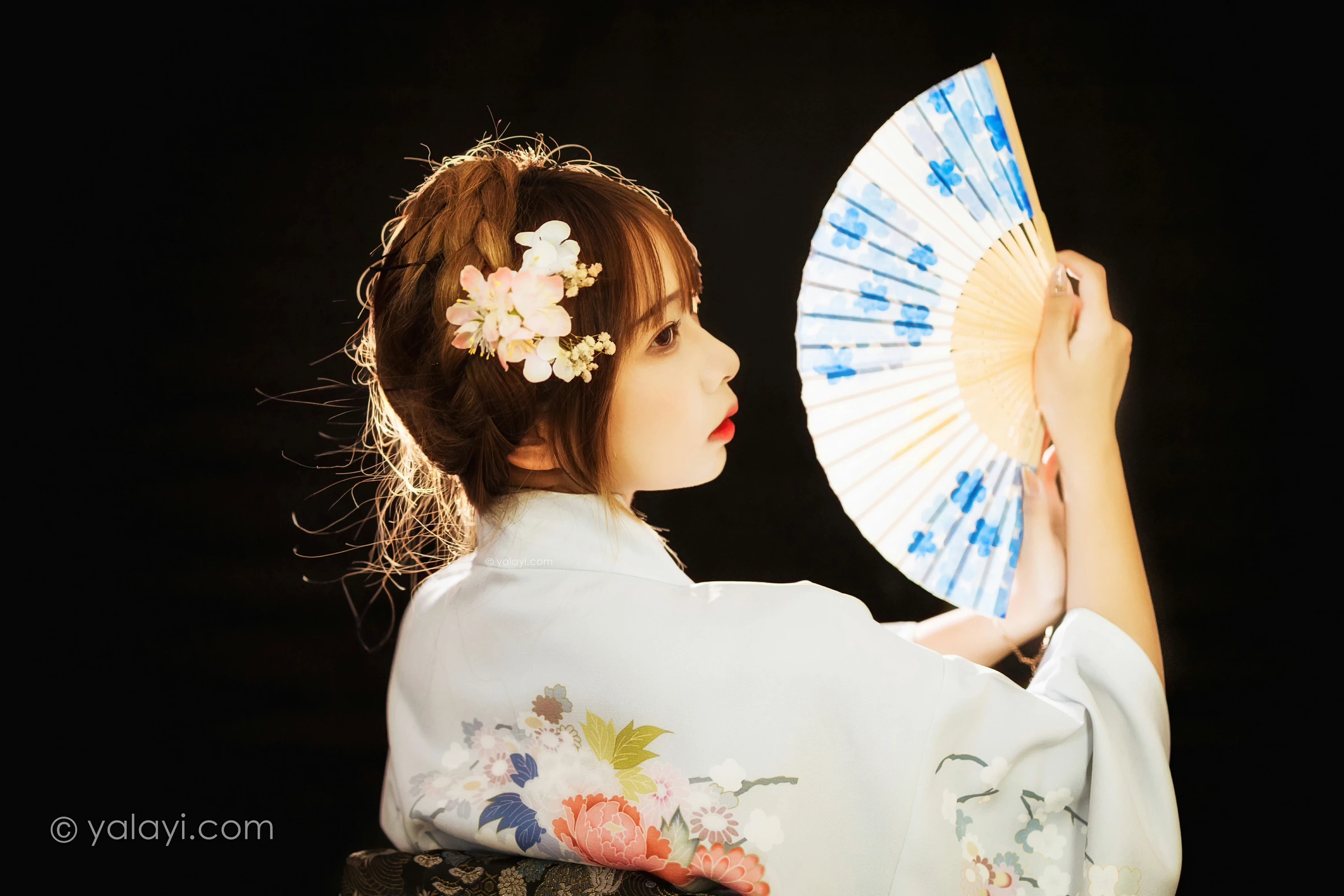 [YALAYI雅拉伊]NO.747 《神明少女》 阿禾 白色和服与蕾丝婚纱性感私房写真集第1张