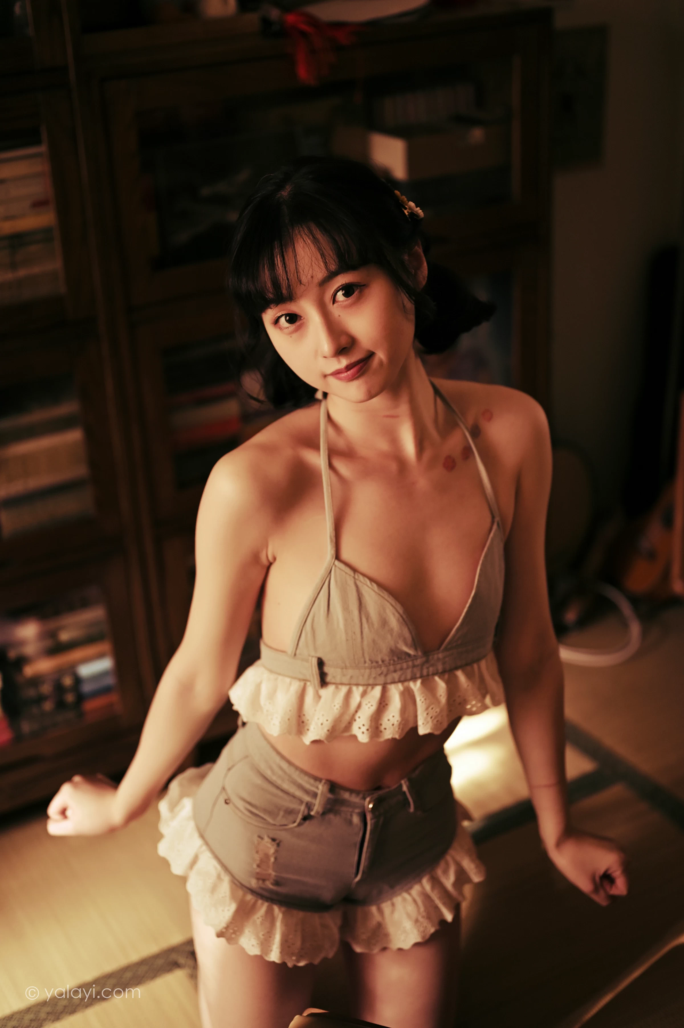 [YALAYI雅拉伊]NO.752 《新半藏深林》 京京 灰色情趣内衣加短裤性感写真集第9张