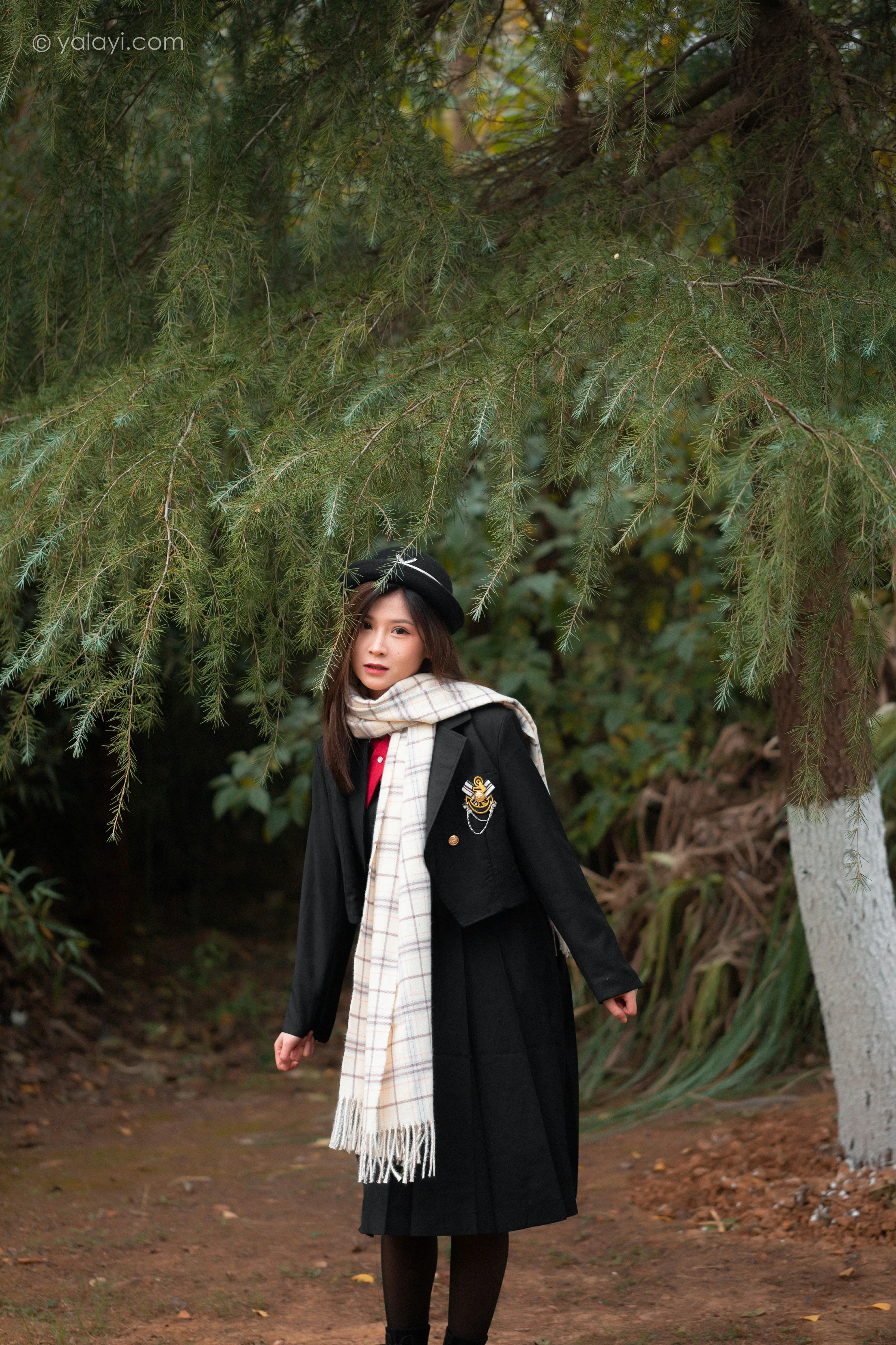 [YALAYI雅拉伊]NO.748 《冬恋》 梦涵 黑色JK制服与短裙加黑丝美腿清纯写真集第3张