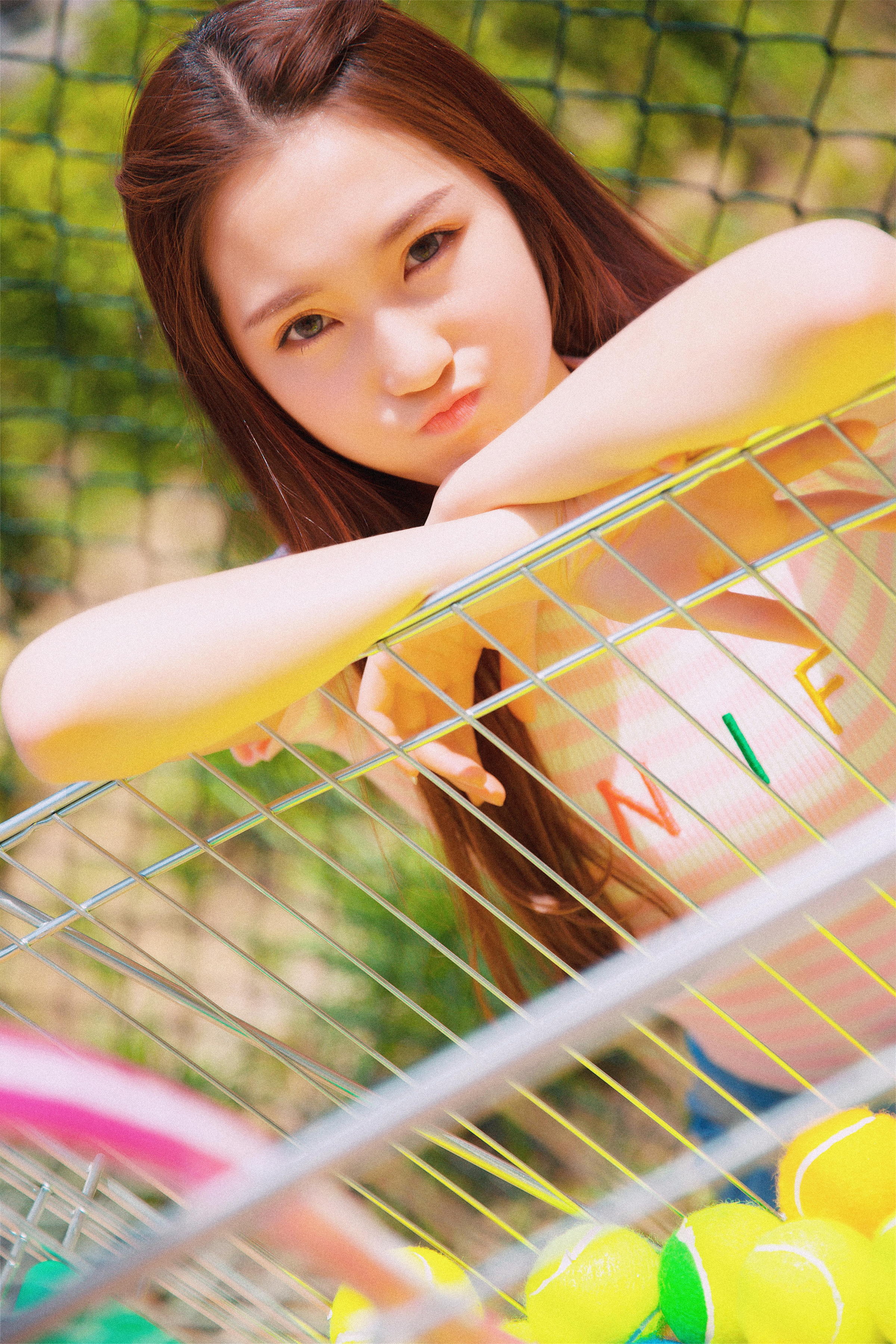 [YALAYI雅拉伊]2022.10.21 飘逸身姿 清纯少女 粉色短袖加牛仔短裙写真集第7张