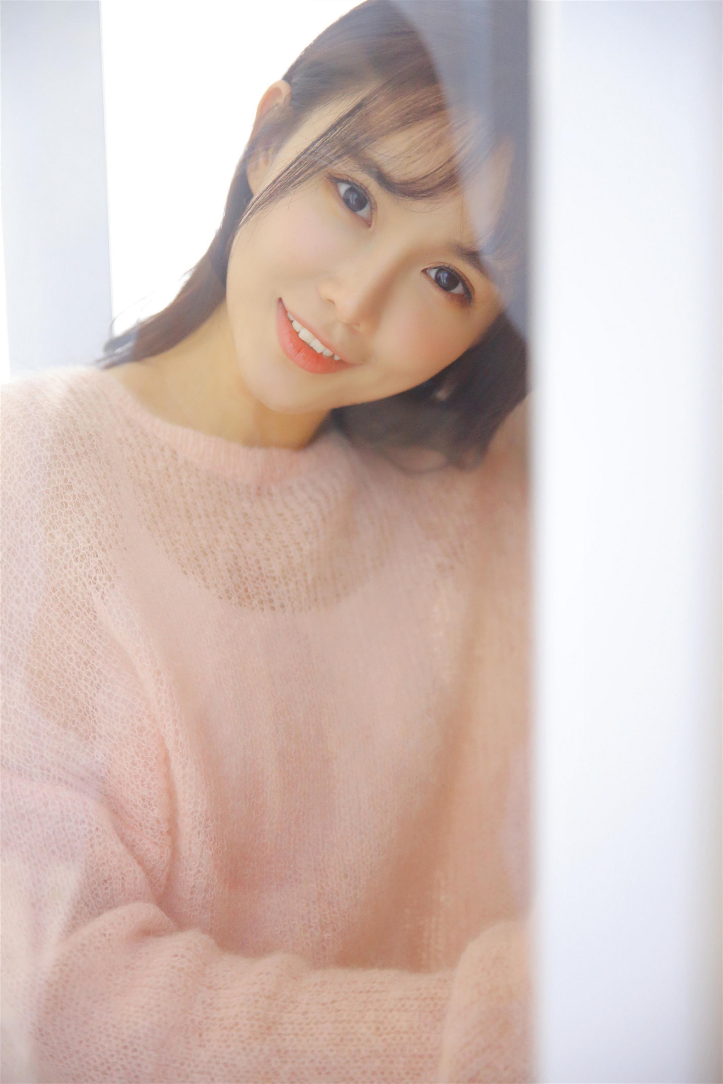 [YALAYI雅拉伊]2022.10.24 恋爱的味道 清纯少女 粉色镂空毛衣加白色短裤写真集第5张