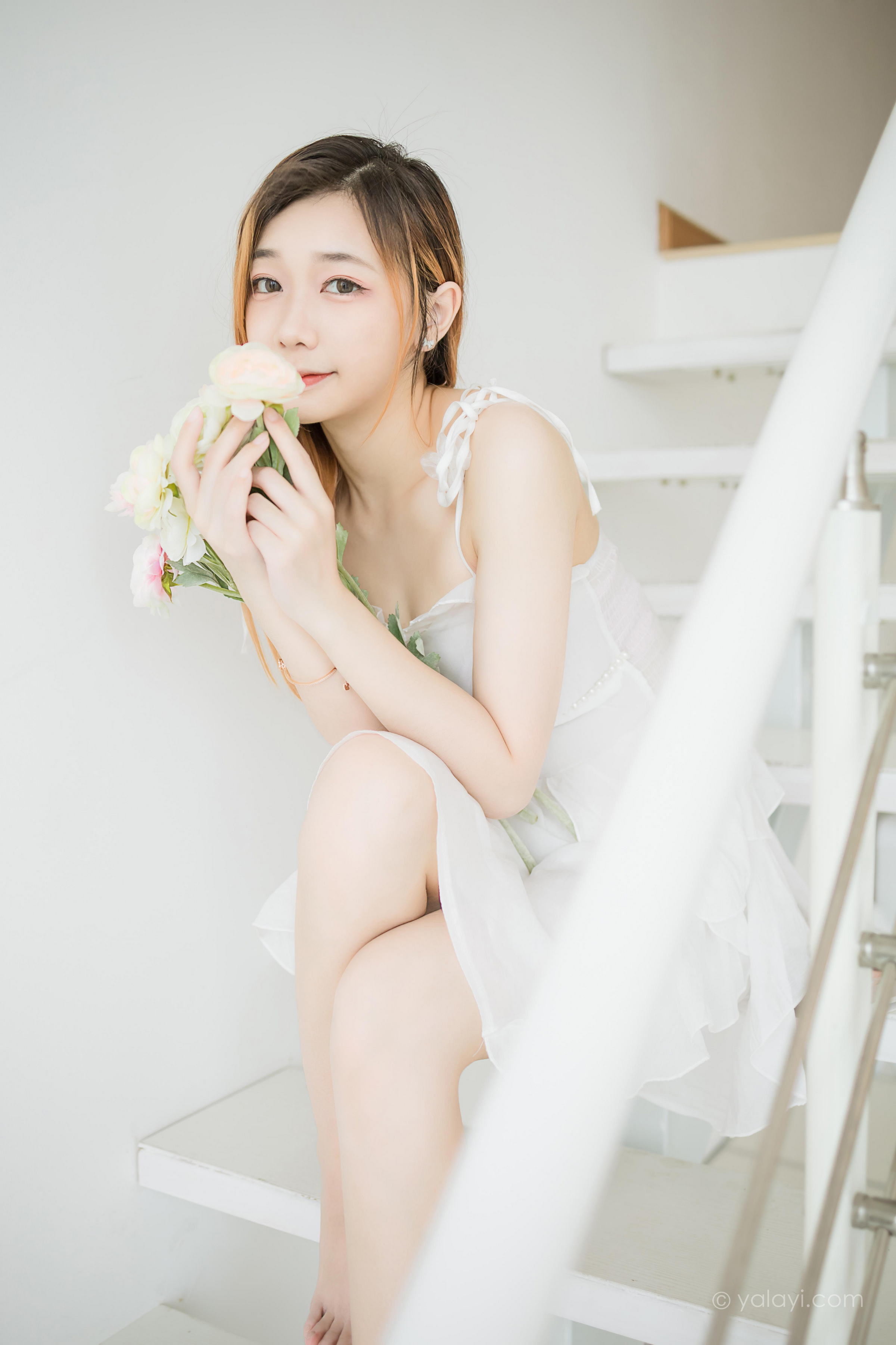 [YALAYI雅拉伊]2022.12.03 白衣丽人 夜夜 白色吊带透视连衣裙居家清纯写真集第9张