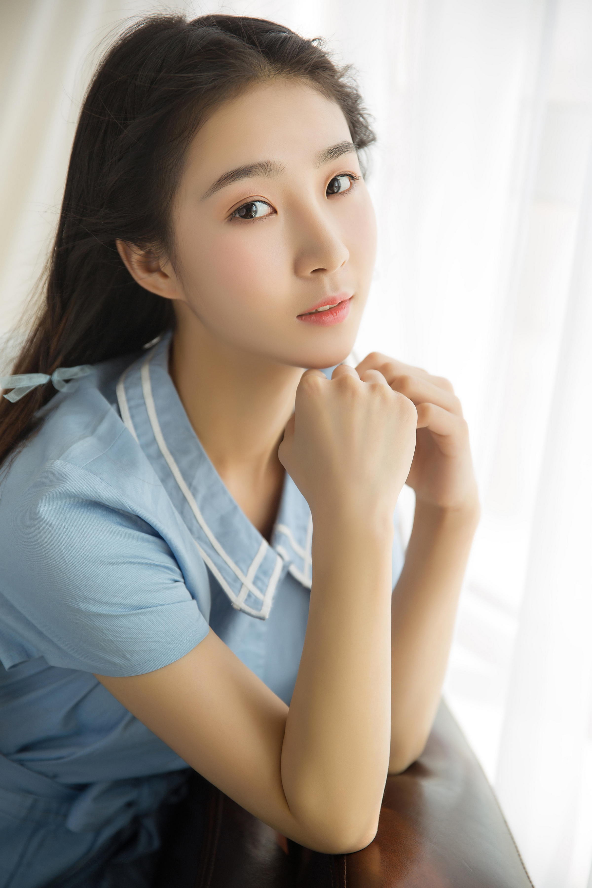 [YALAYI雅拉伊]2022.12.26 如影相随 清纯少女 灰色高中女生制服与白色小背心加安全短裤私房写真集第1张