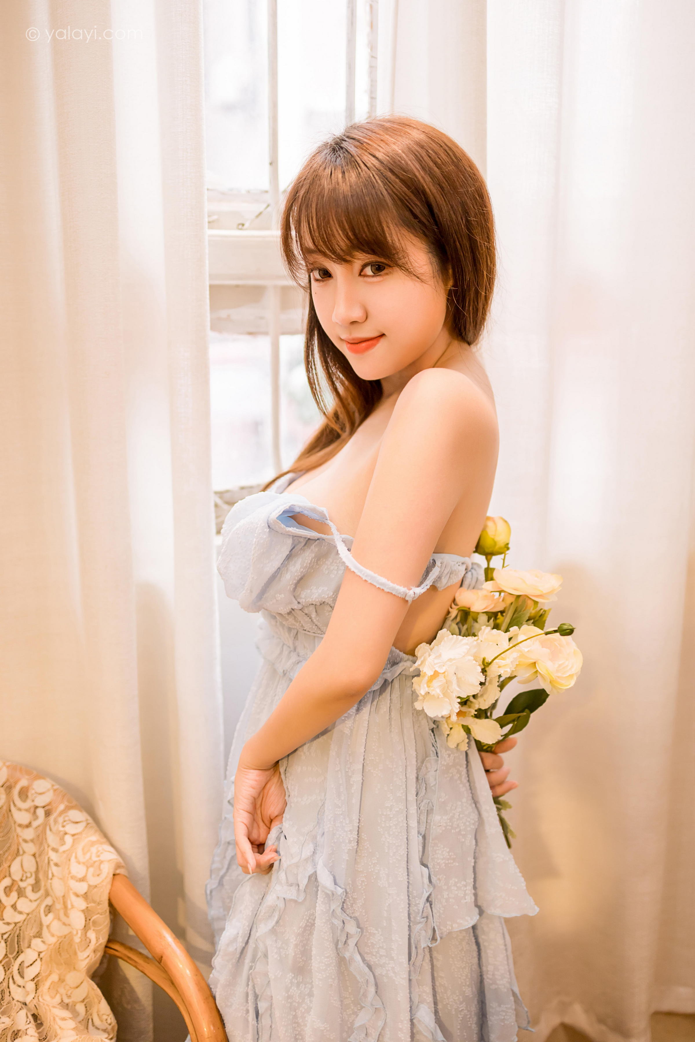 [YALAYI雅拉伊]2022.12.30 蓝色妖姬 虞艺 灰色吊带蕾丝连衣裙居家清纯写真集第3张