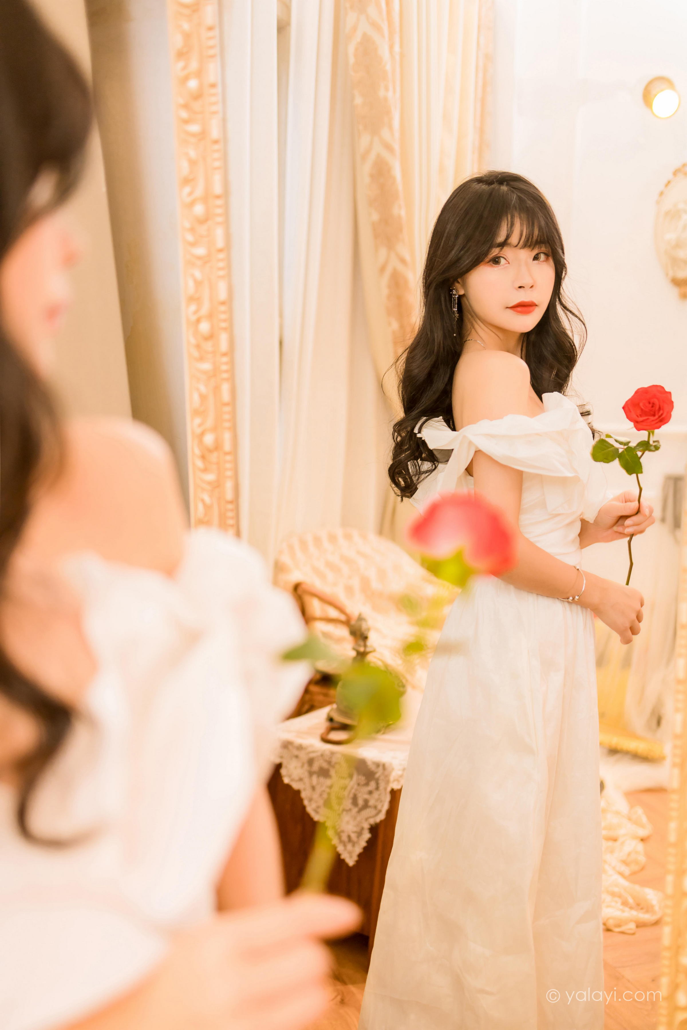 [YALAYI雅拉伊]2023.02.17 你是我的情人 程小蝶 白色抹胸连衣裙居家性感写真集第13张
