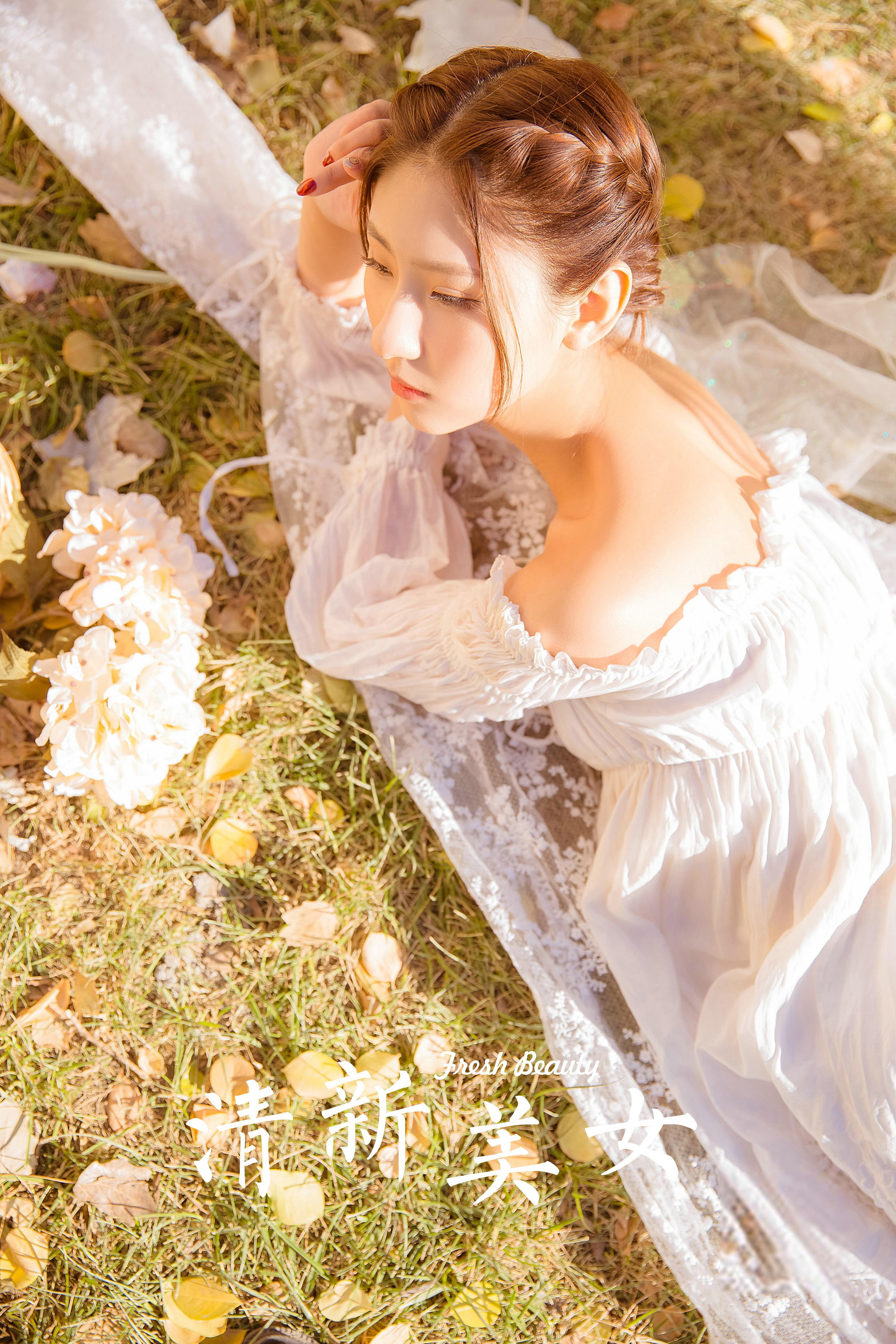 [YALAYI雅拉伊]2023.03.29 清新少女 白色抹胸连衣裙与透视制服裙性感私房写真集第12张