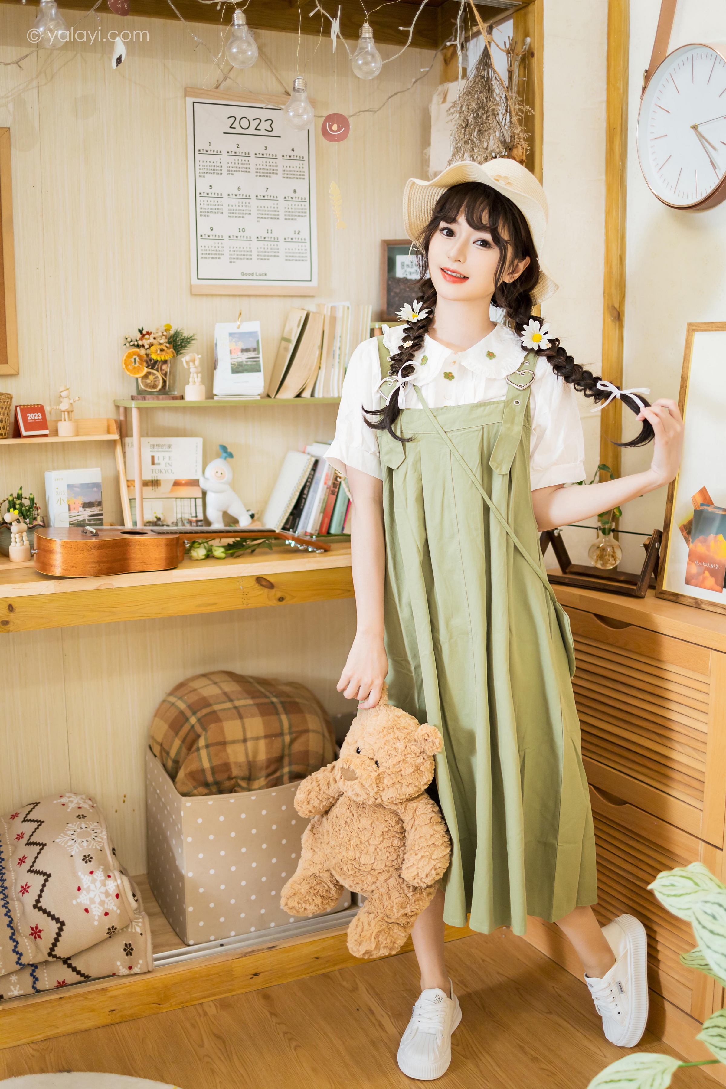 [YALAYI雅拉伊]2023.05.15 世间的温柔 小亭 白色小衬衫加背带加衣裙复古清纯写真集第8张