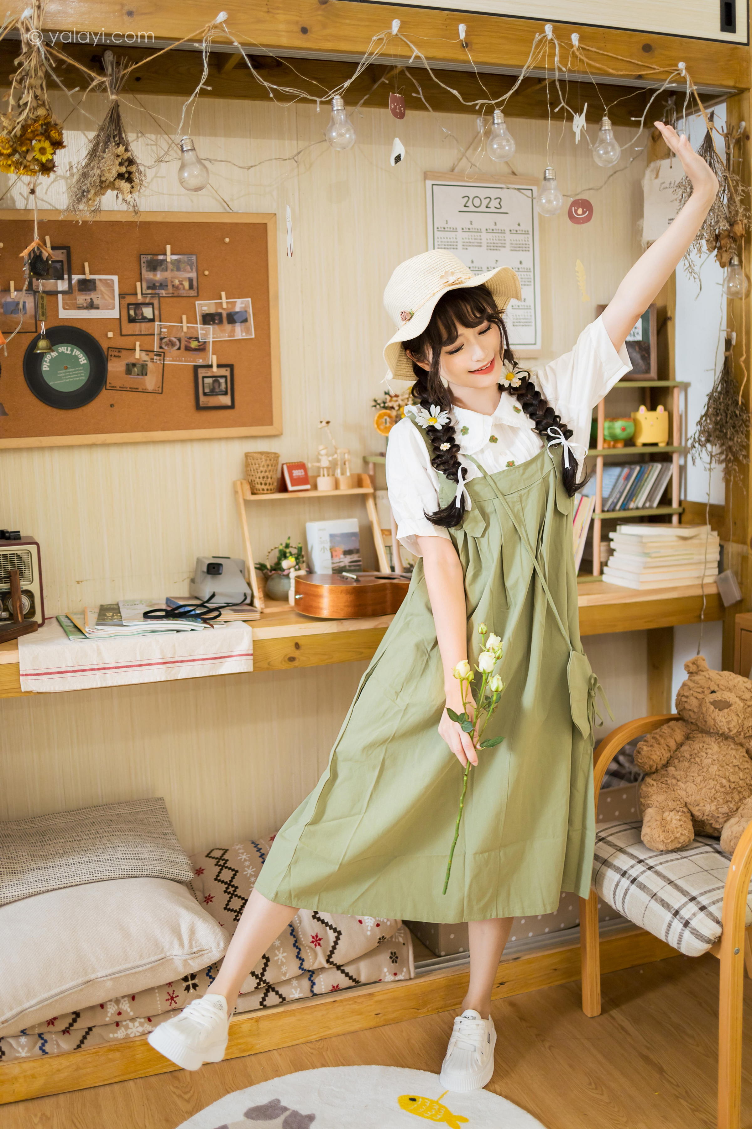 [YALAYI雅拉伊]2023.05.15 世间的温柔 小亭 白色小衬衫加背带加衣裙复古清纯写真集第13张