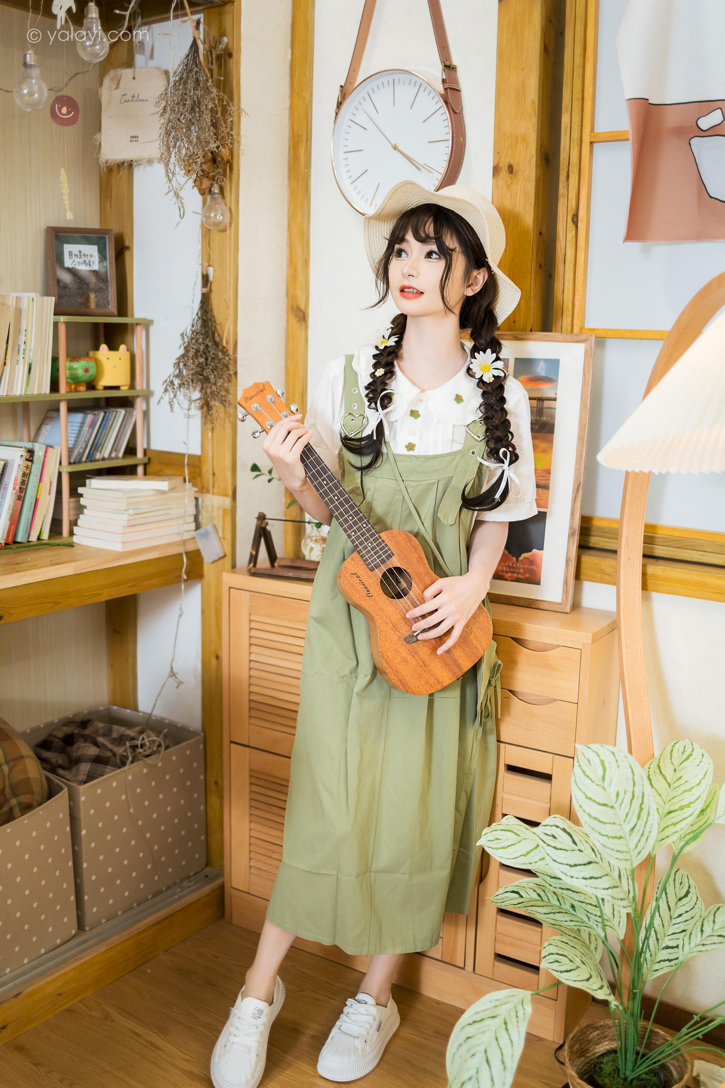[YALAYI雅拉伊]2023.05.15 世间的温柔 小亭 白色小衬衫加背带加衣裙复古清纯写真集第14张
