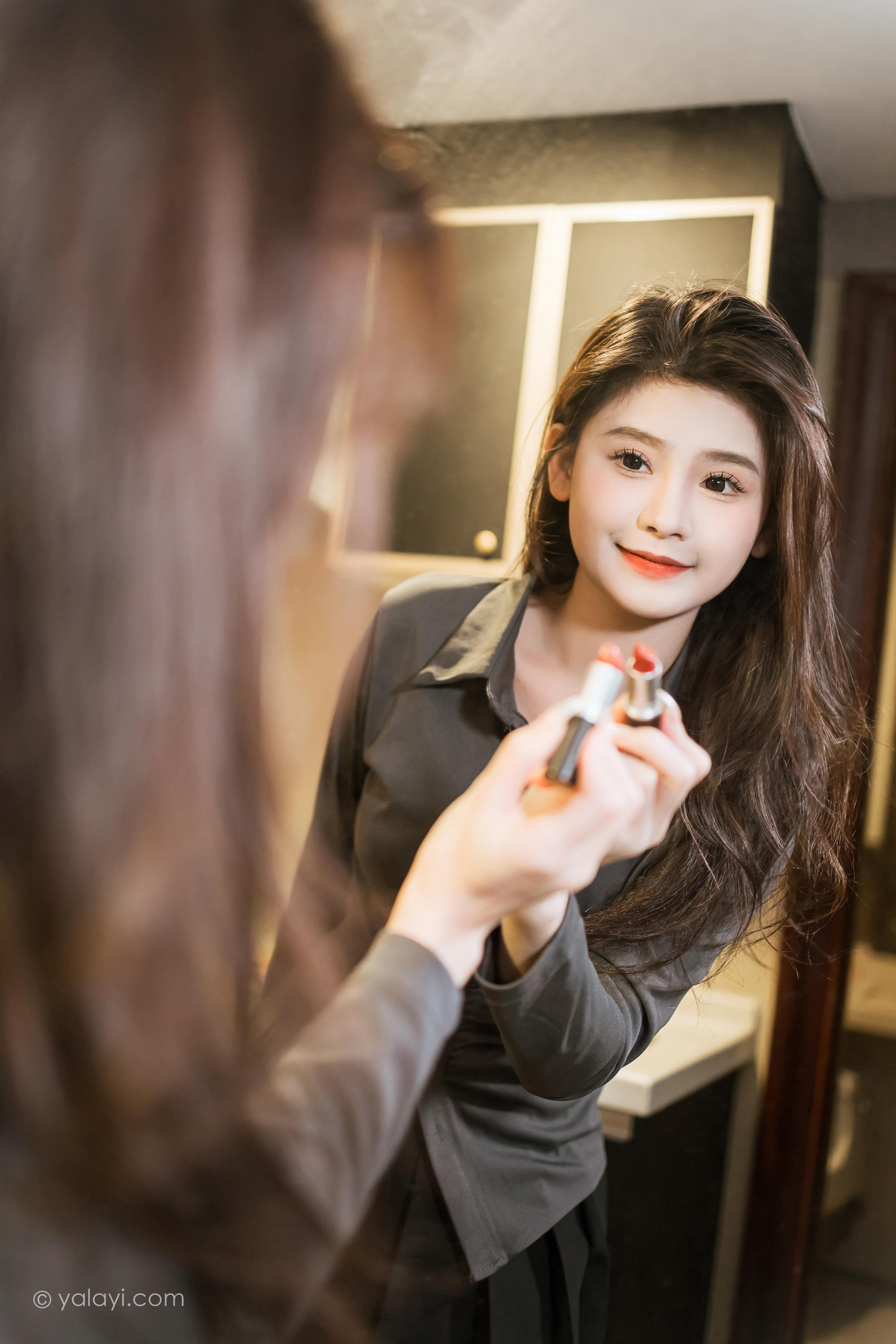 [YALAYI雅拉伊]2023.05.17 好看的人都像你 若婷 灰色衬衫加黑色短裙性感私房写真集第13张