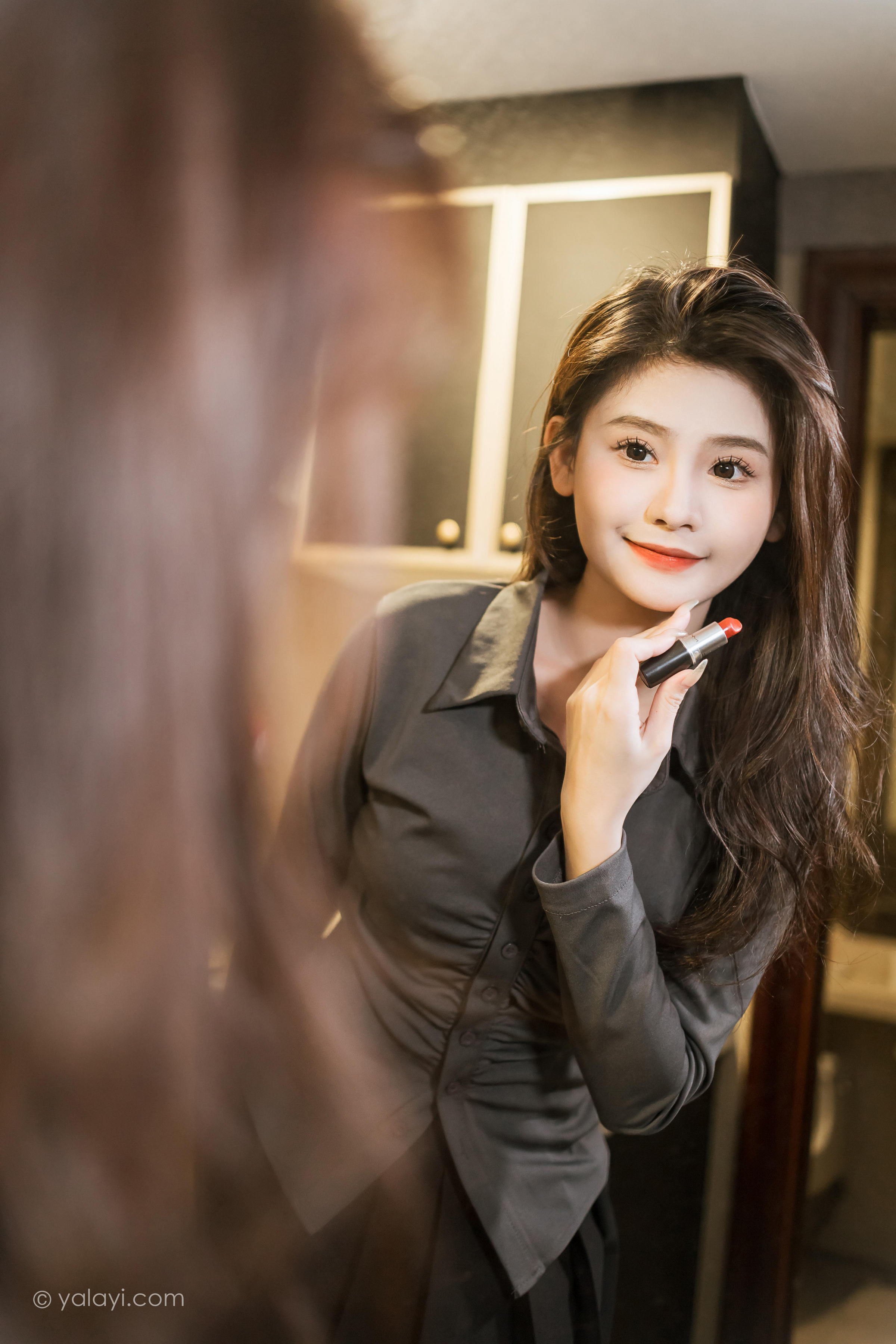 [YALAYI雅拉伊]2023.05.17 好看的人都像你 若婷 灰色衬衫加黑色短裙性感私房写真集第12张