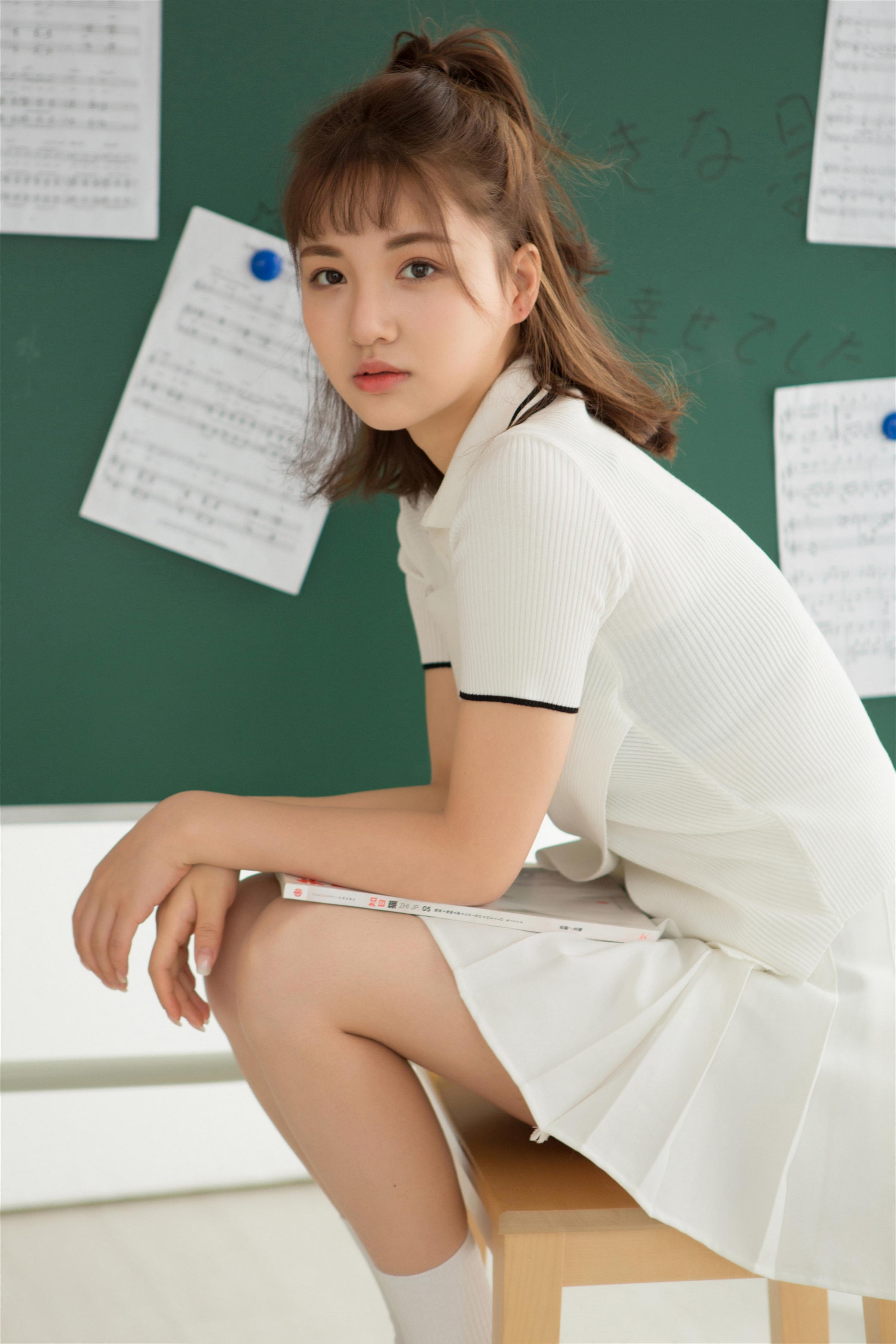 [YALAYI雅拉伊]2023.05.26 希望快乐 排球少女 白色短袖加短裙清纯可爱私房写真集第1张