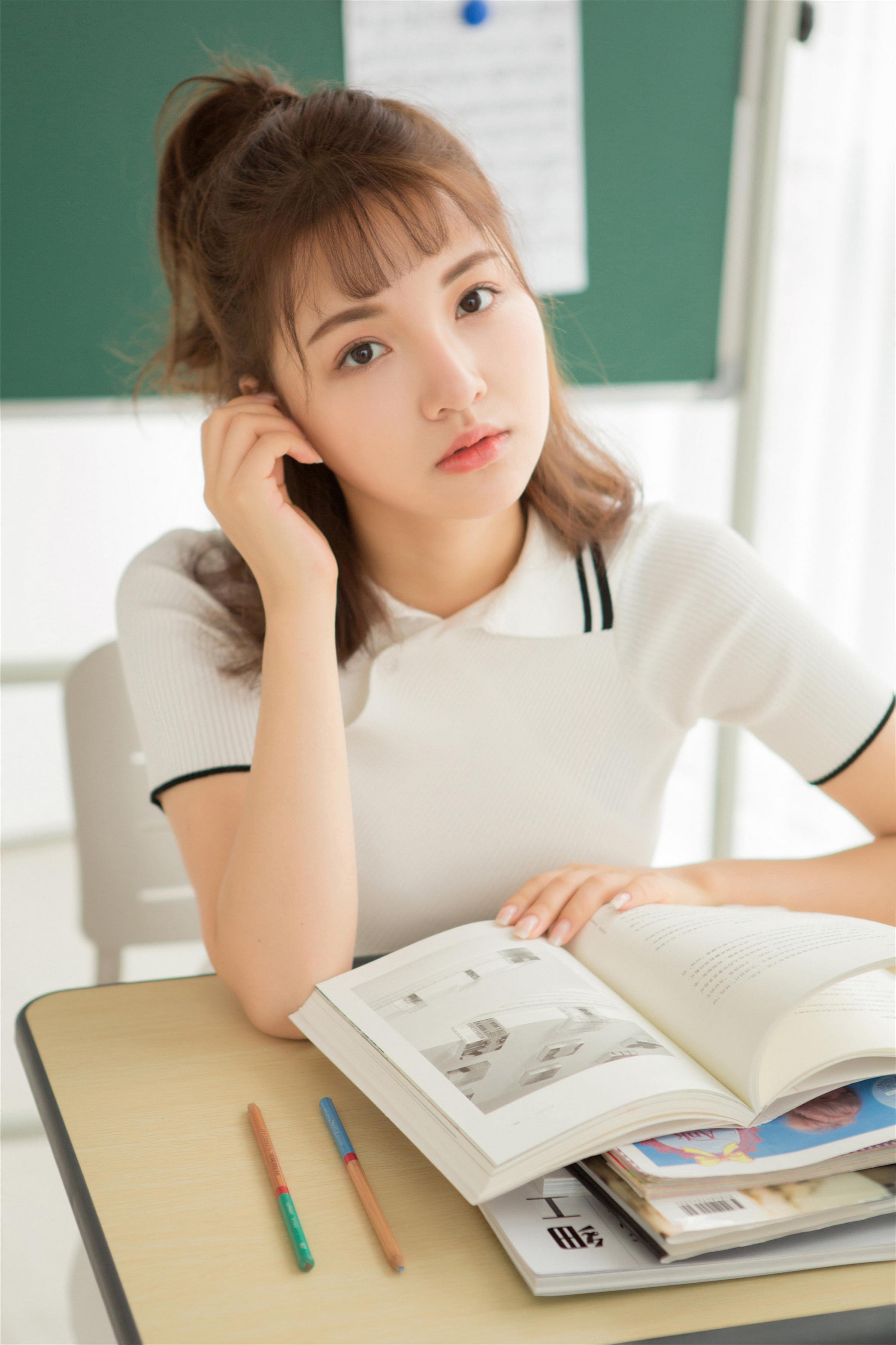 [YALAYI雅拉伊]2023.05.26 希望快乐 排球少女 白色短袖加短裙清纯可爱私房写真集第12张