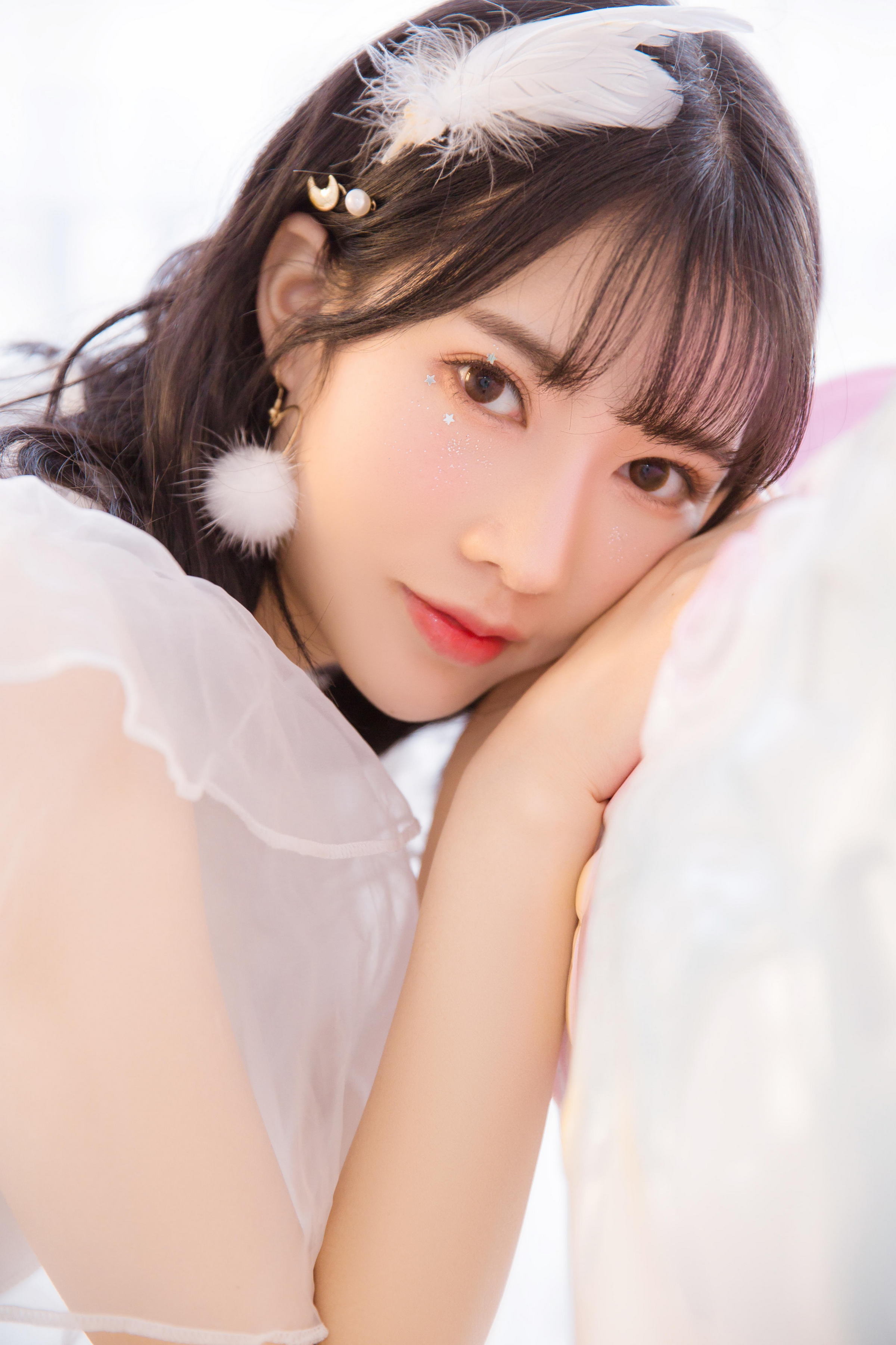 [YALAYI雅拉伊]2023.06.09 单纯美好 清纯居家少女 灰色毛衣加白色短裤与透视裸背连衣裙私房写真集第10张