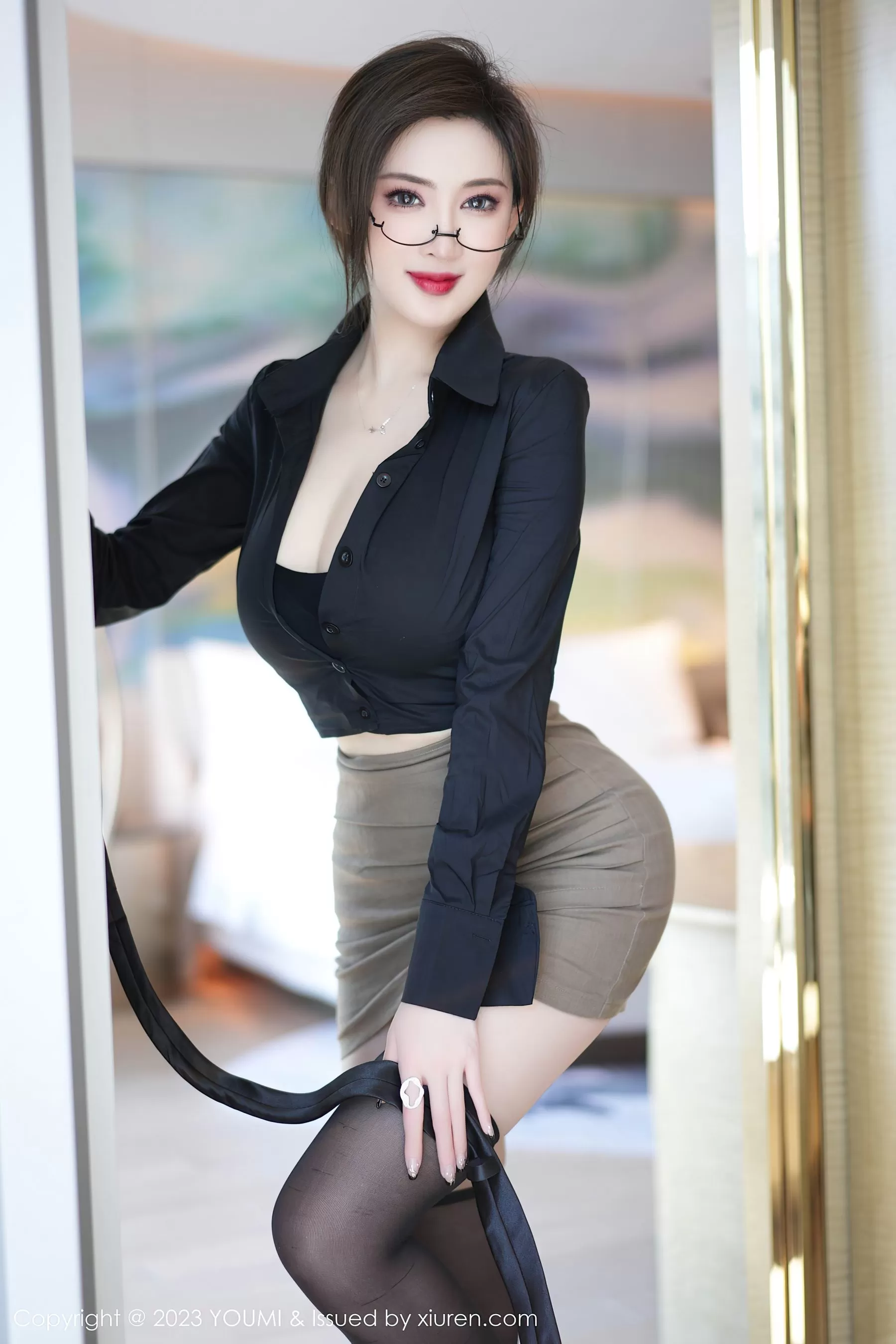  尤蜜荟 VOL.968 Carol周妍希 短裙黑丝 [83P]第2张